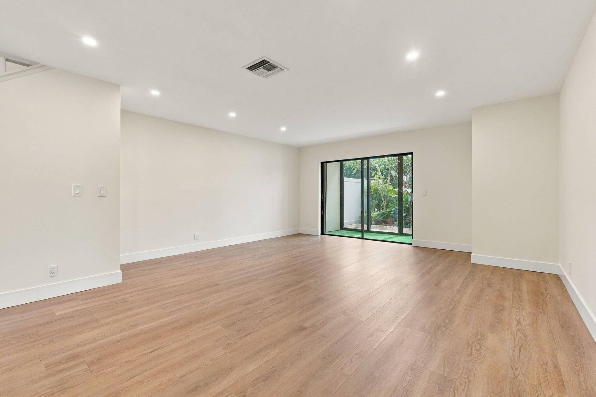 2641 Gately Drive W, #906, West Palm Beach, FL 33415 Living / Dining