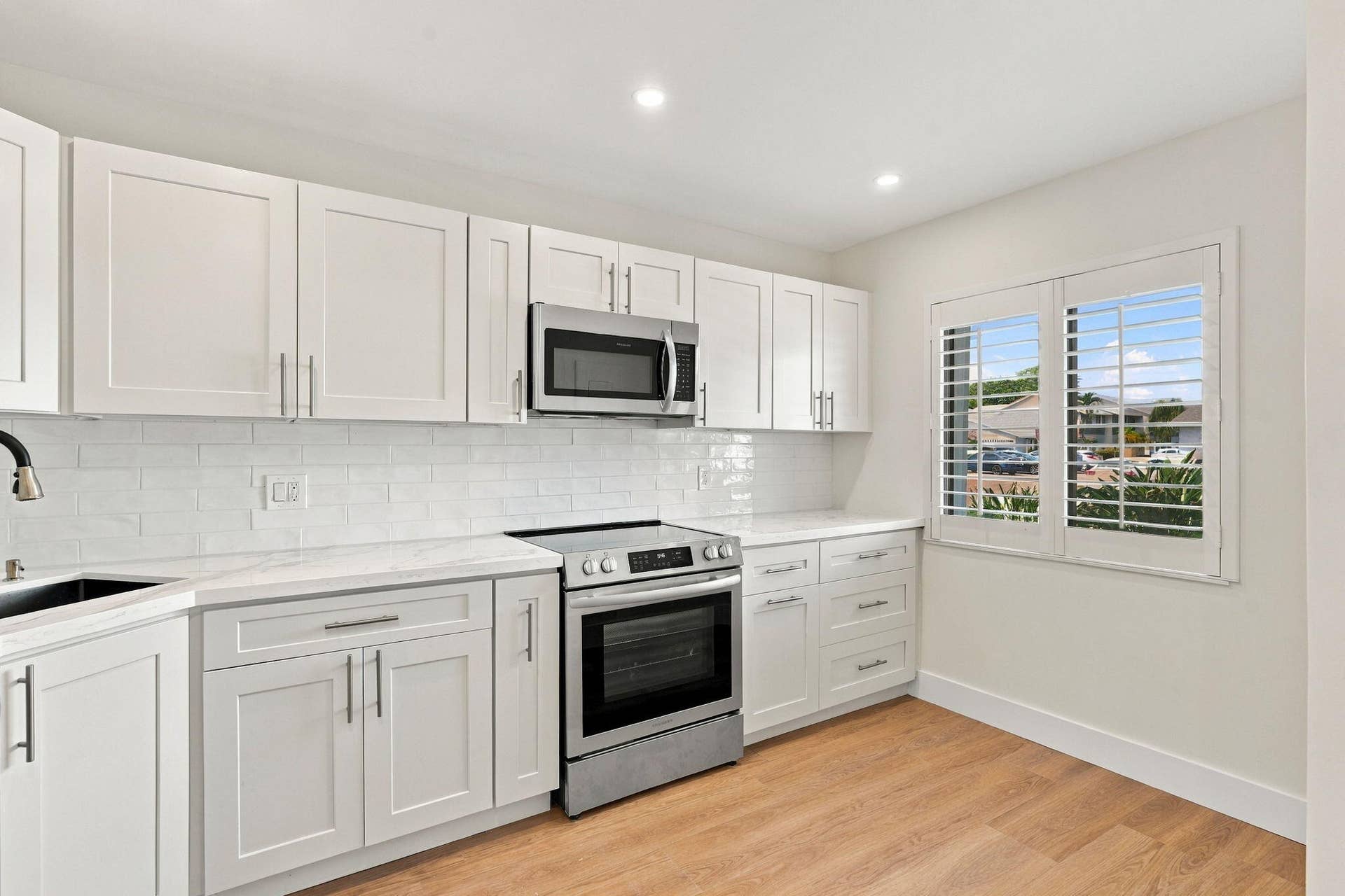 2641 Gately Drive W, #906, West Palm Beach, FL 33415 Kitchen