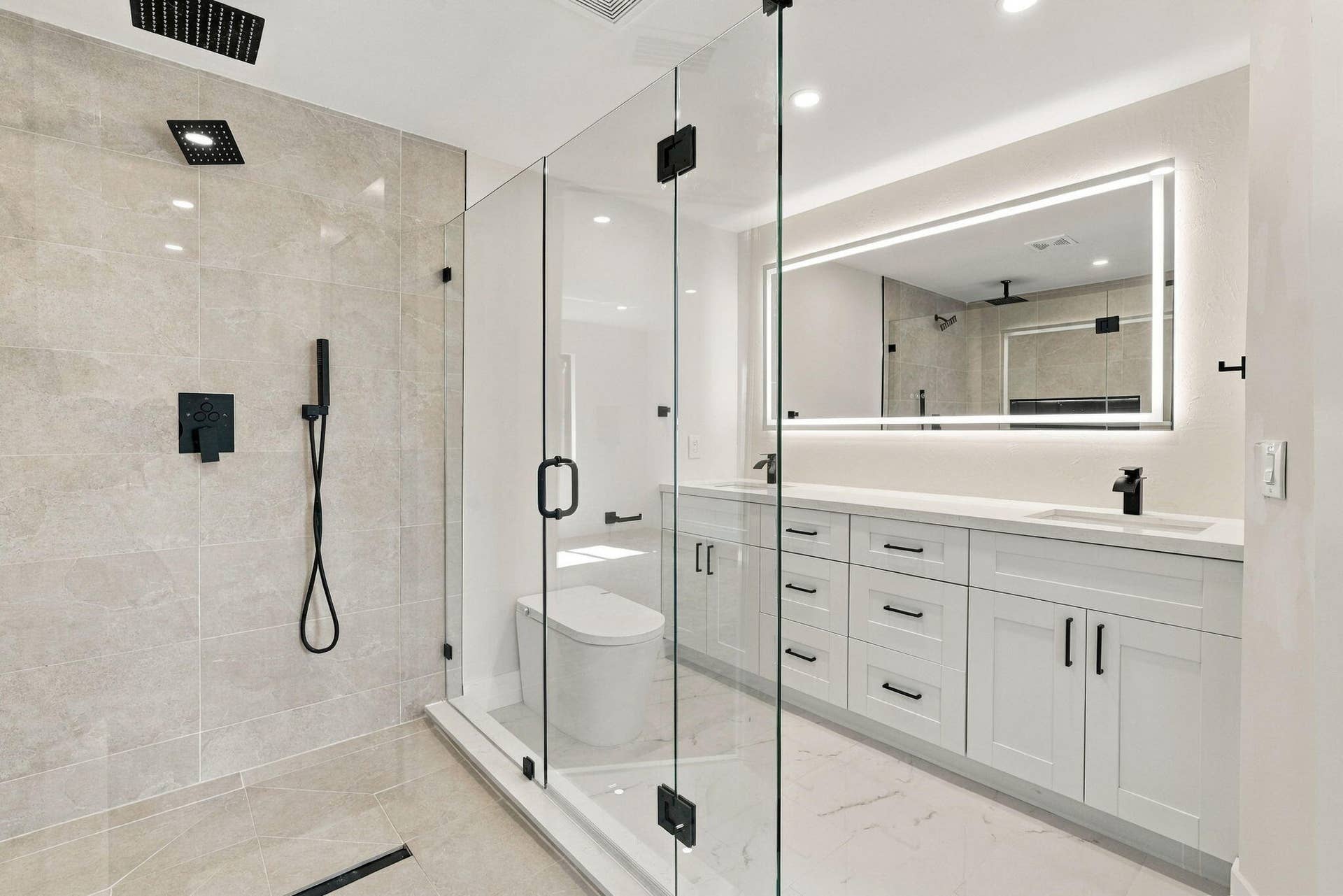 2641 Gately Drive W, #906, West Palm Beach, FL 33415 Primary Bath