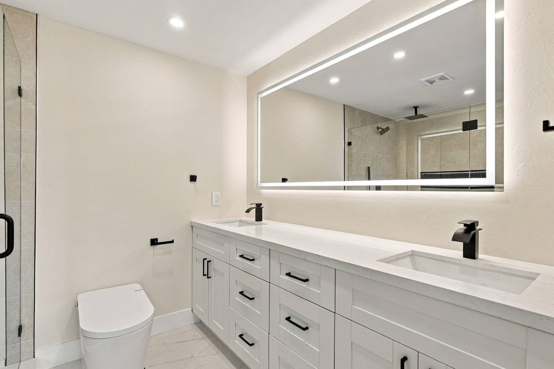 2641 Gately Drive W, #906, West Palm Beach, FL 33415 Primary Bath