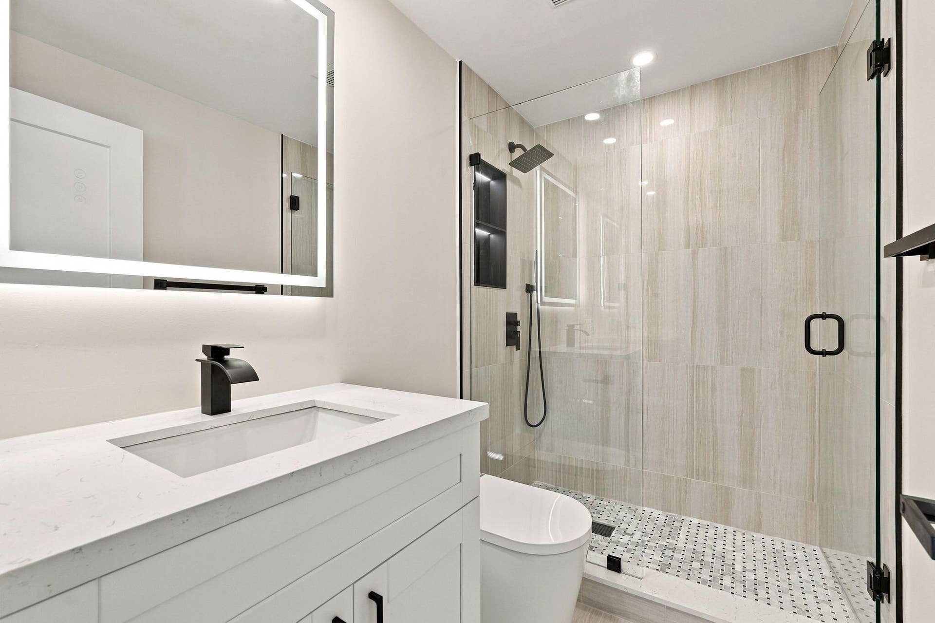 2641 Gately Drive W, #906, West Palm Beach, FL 33415 Guest Bathroom