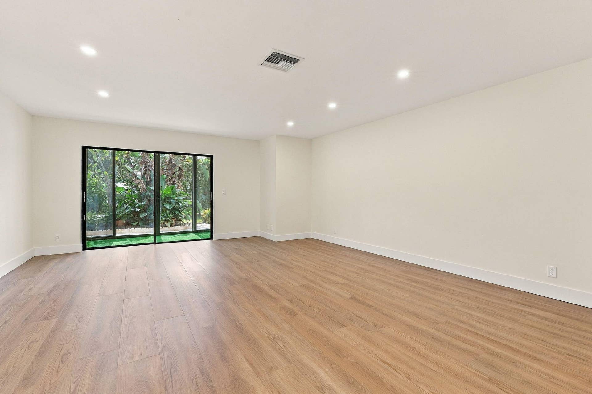 2641 Gately Drive W, #906, West Palm Beach, FL 33415 Living / Dining