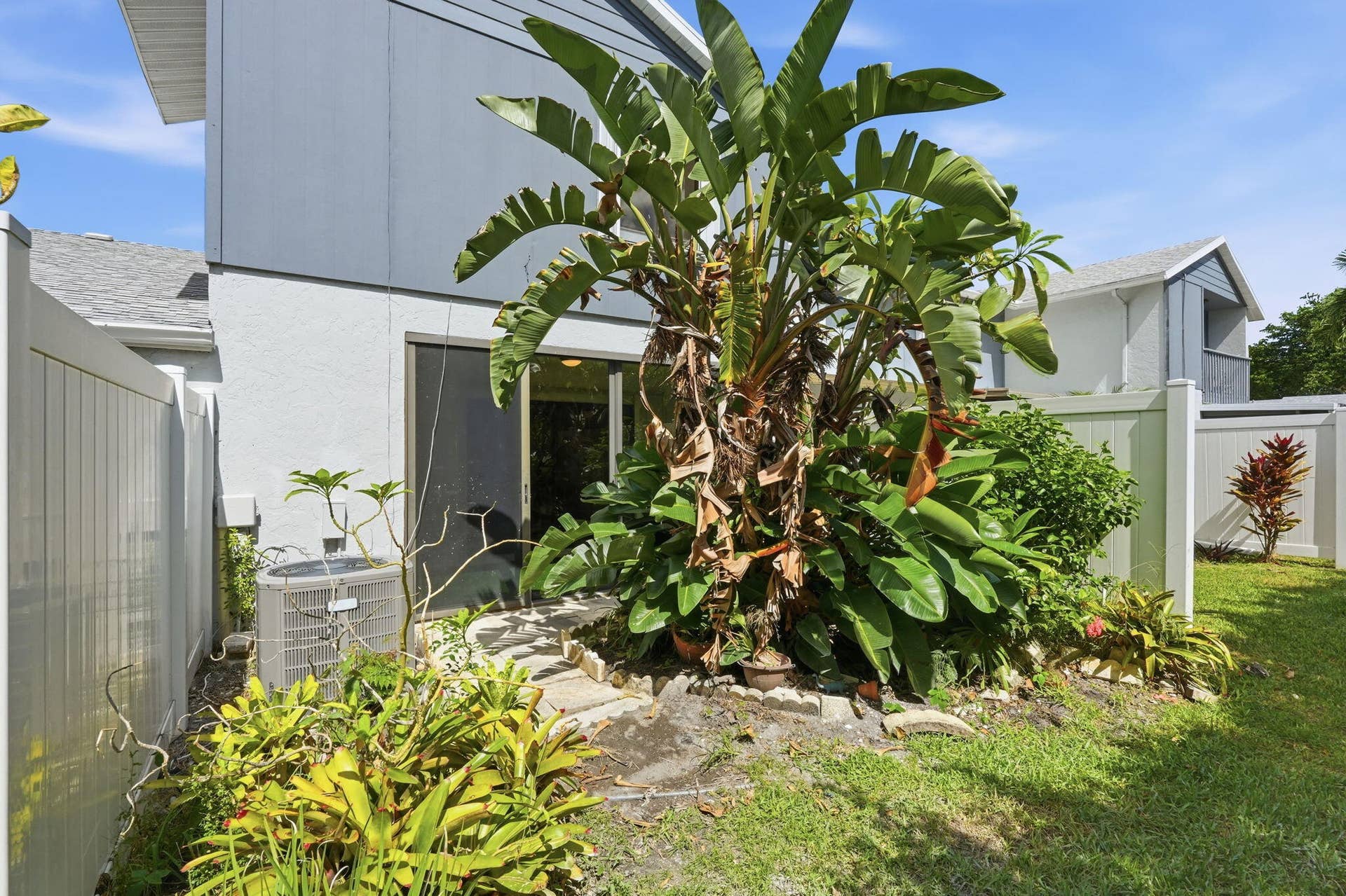 2641 Gately Drive W, #906, West Palm Beach, FL 33415 Backyard