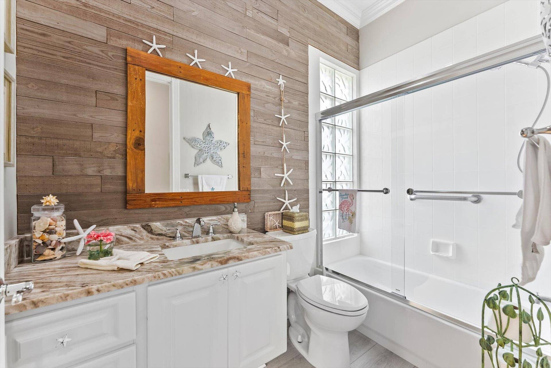 2067 Valencia Drive, Delray Beach, FL 33445 Guest Bathroom