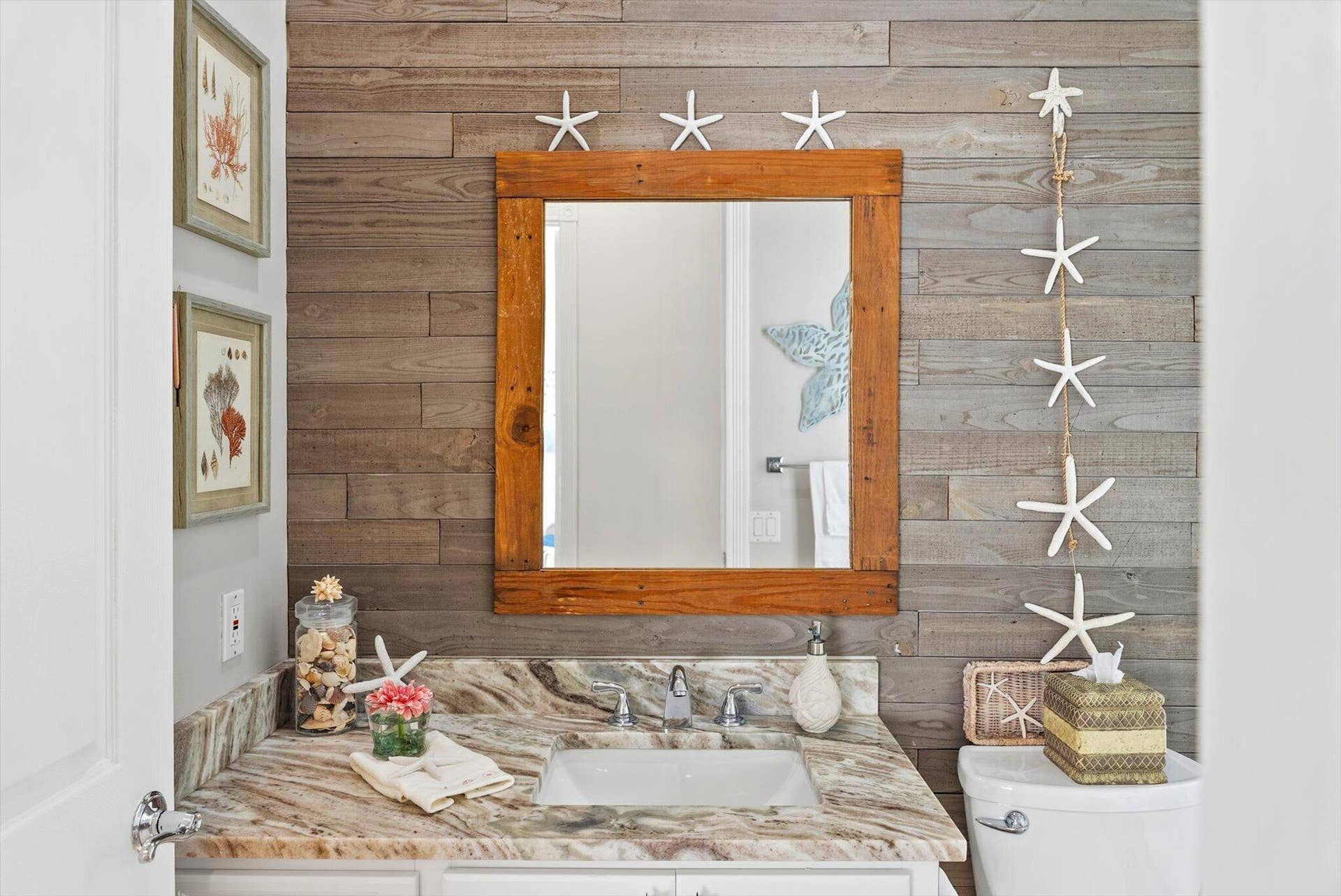 2067 Valencia Drive, Delray Beach, FL 33445 Guest Bathroom