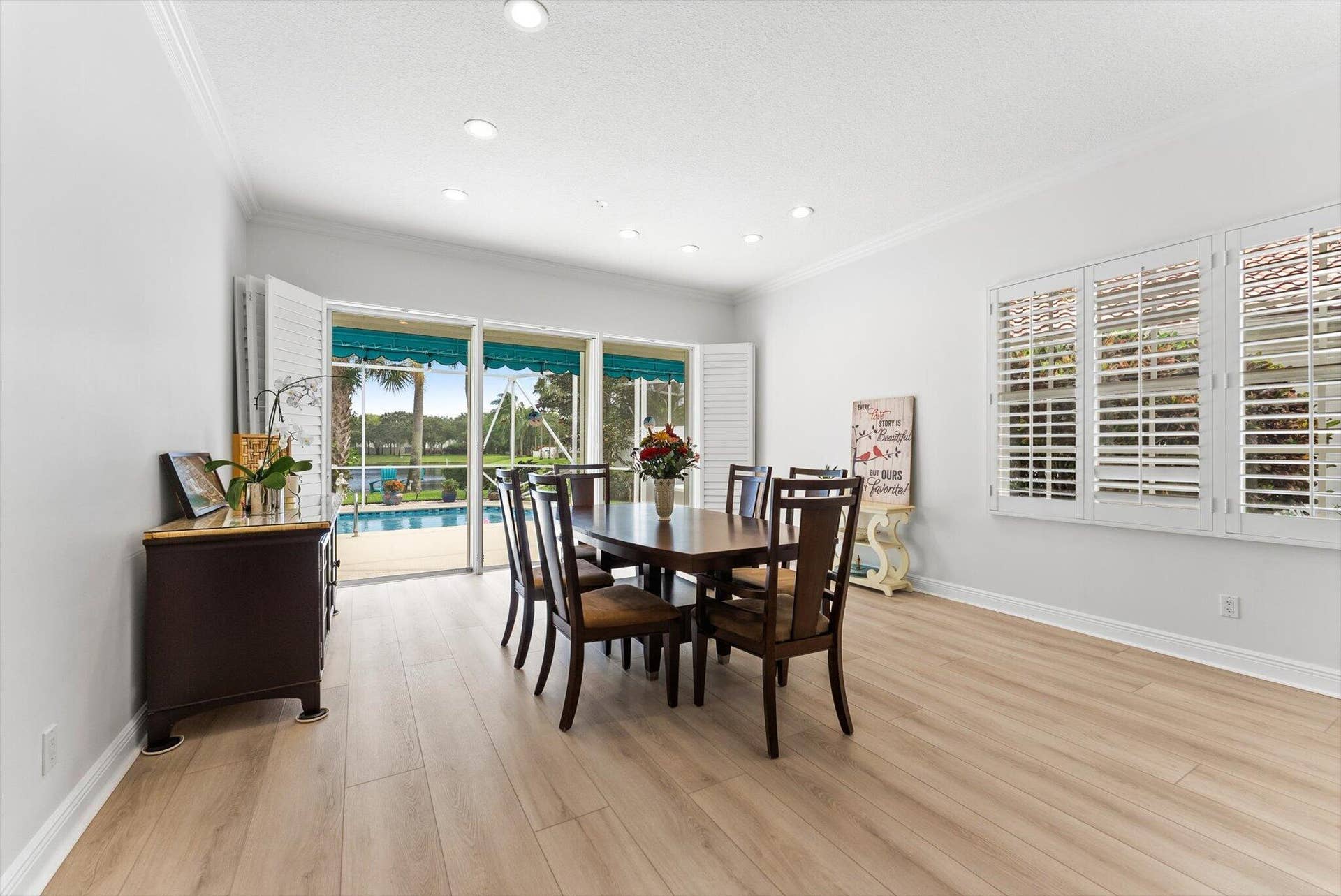 2067 Valencia Drive, Delray Beach, FL 33445 Dining
