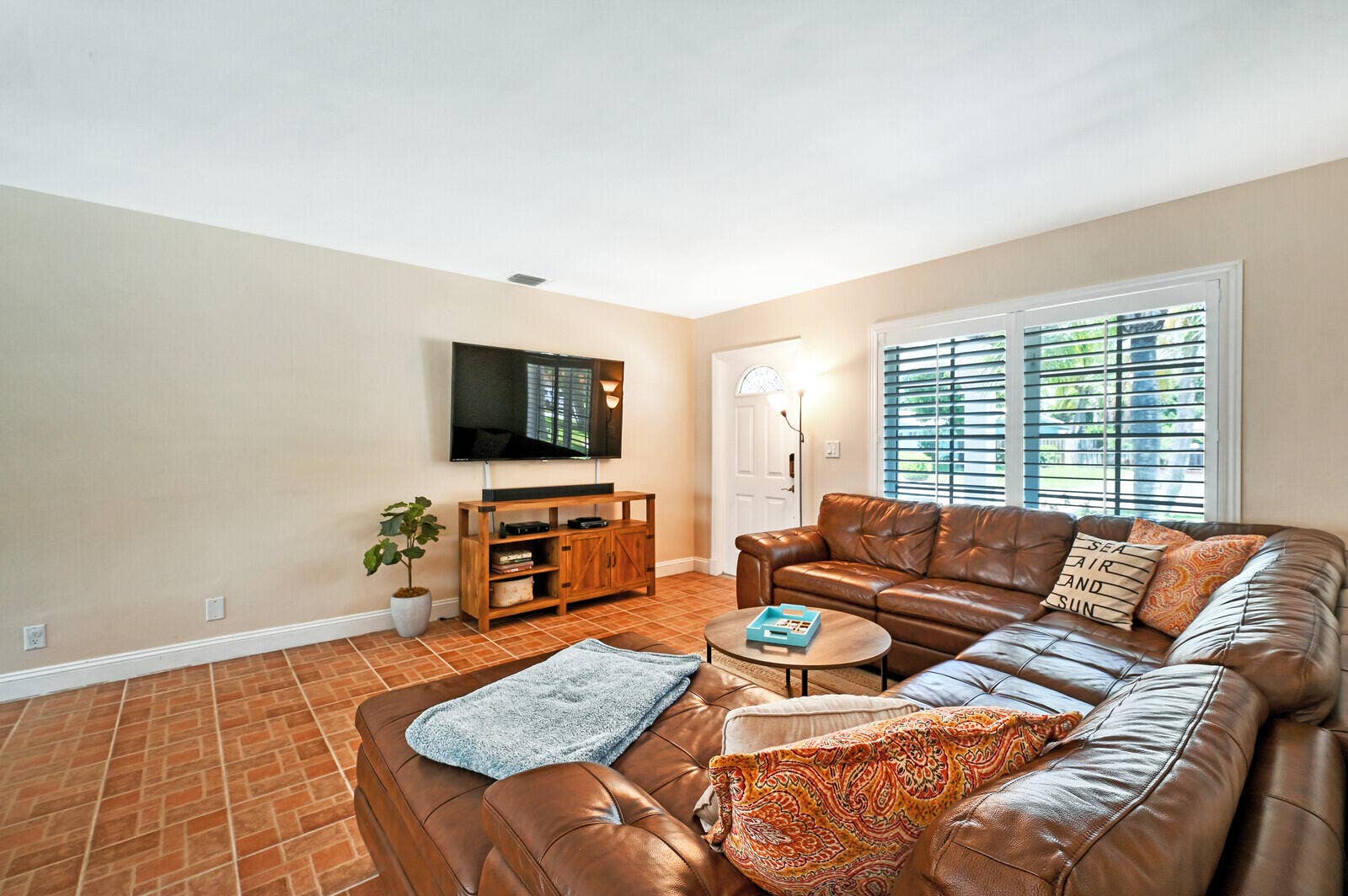 904 SE 12th Street, Deerfield Beach, FL 33441 10_Image_10_mls