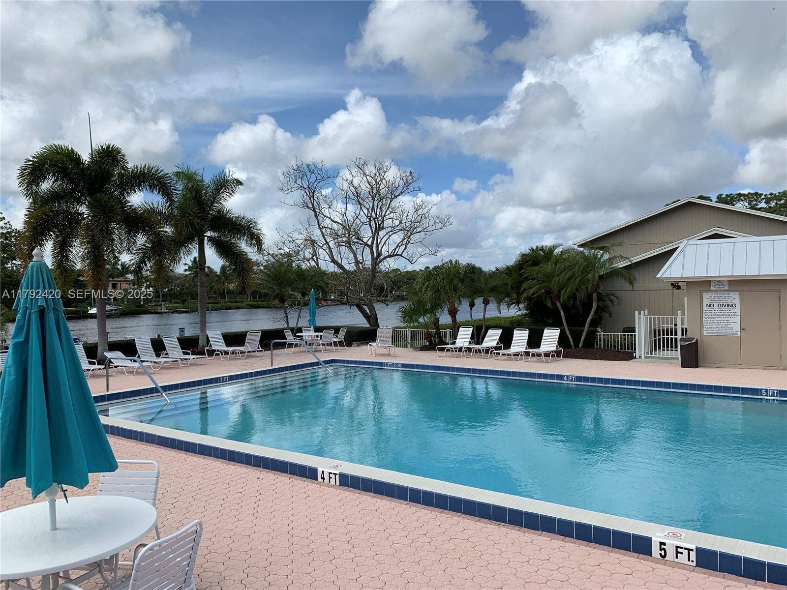 Community large pool - Copy