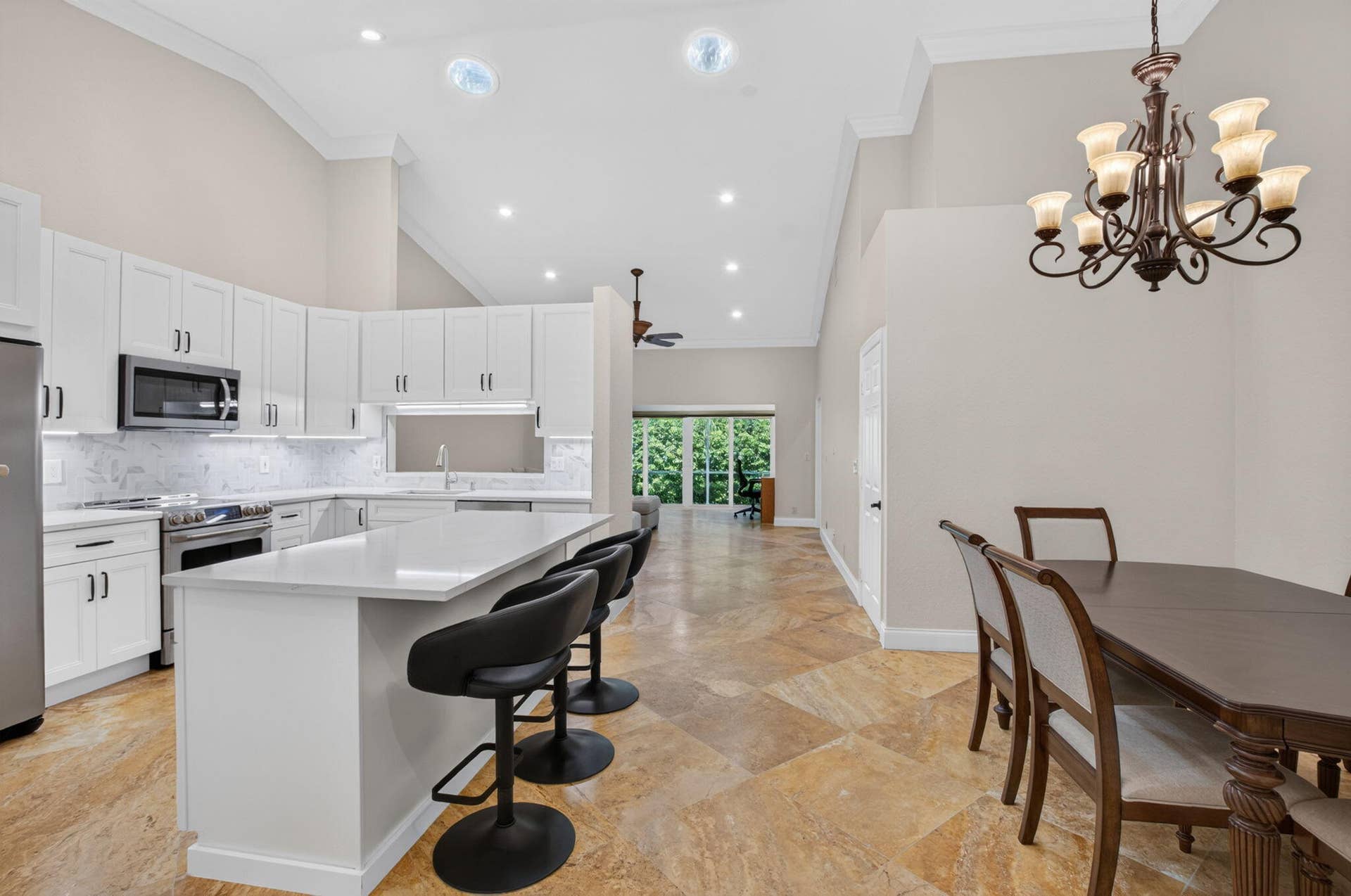 8547 VIA SERENA, #8547, Boca Raton, FL 33433 Vaulted Ceilings