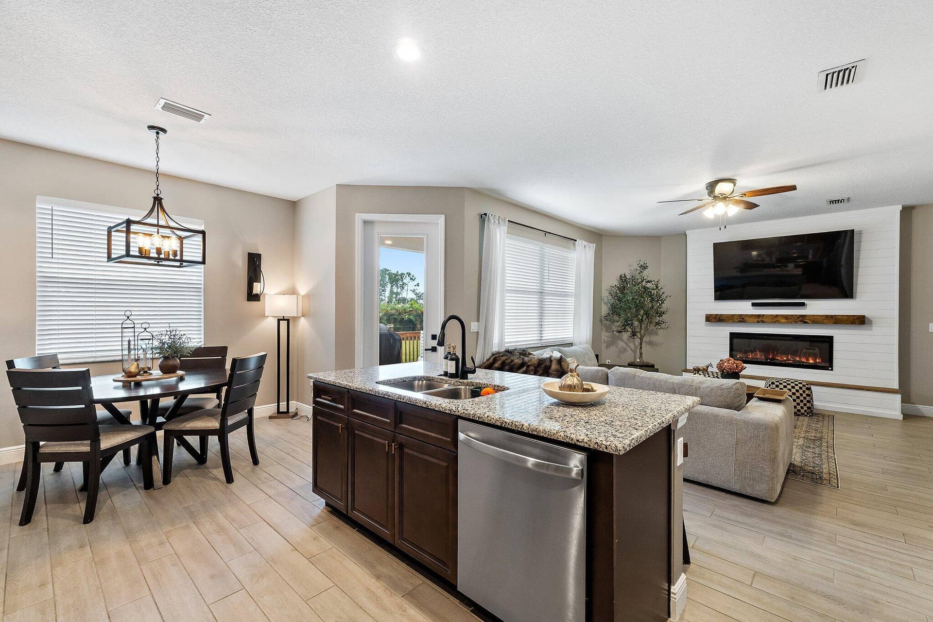 043-1293869thStN-WestPalmBeach-SMALL