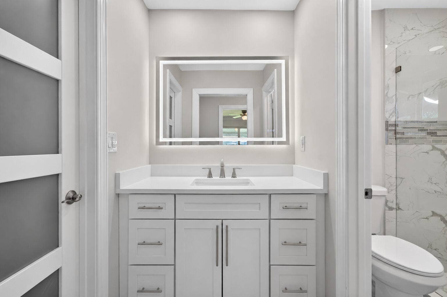 10_Bathroom_2_full_vanity_Reflection_rem