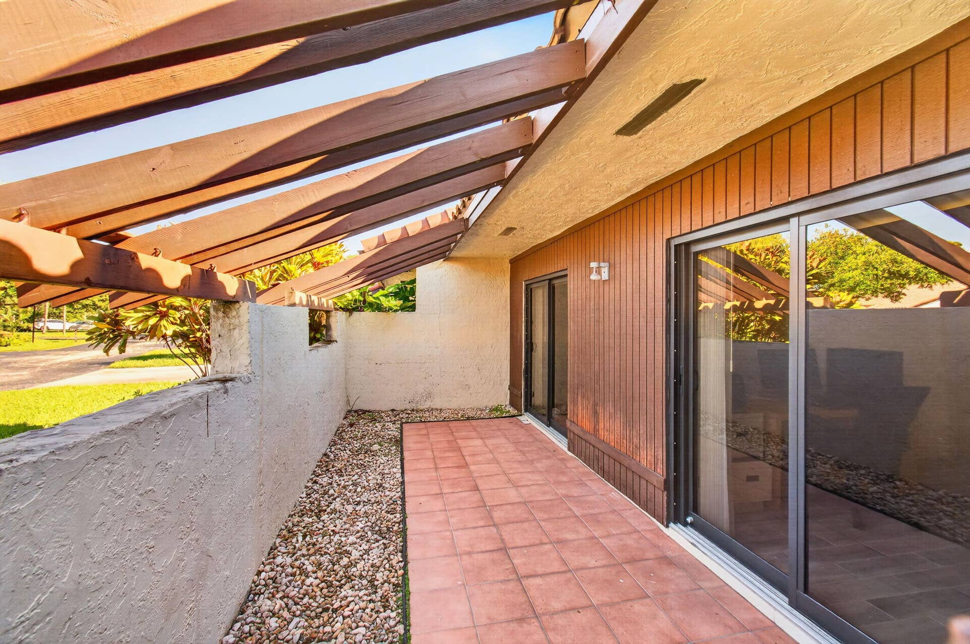 21923 Arriba Real, Boca Raton, FL 33433 32_Front_courtyard