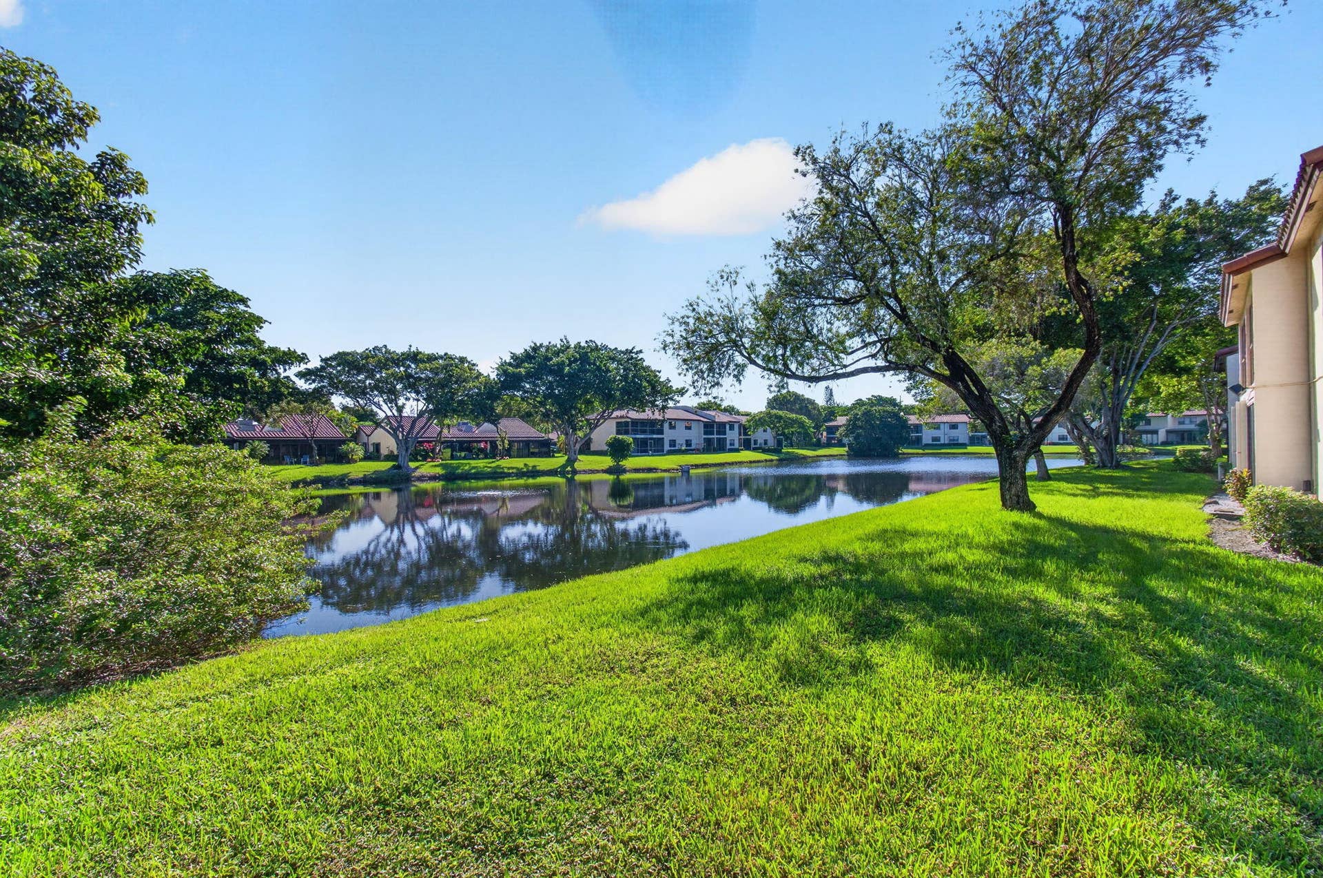 21923 Arriba Real, Boca Raton, FL 33433 28_Lakefront_yard