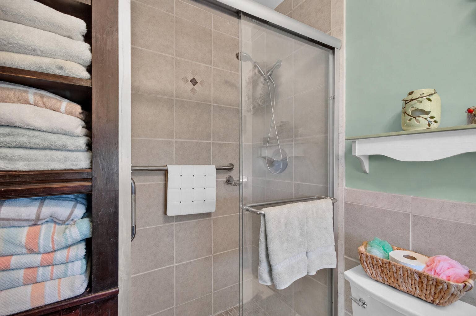 842 Meadowlark Lane, Delray Beach, FL 33445 09_bathroom_two_shower_enclosure_DSC_907