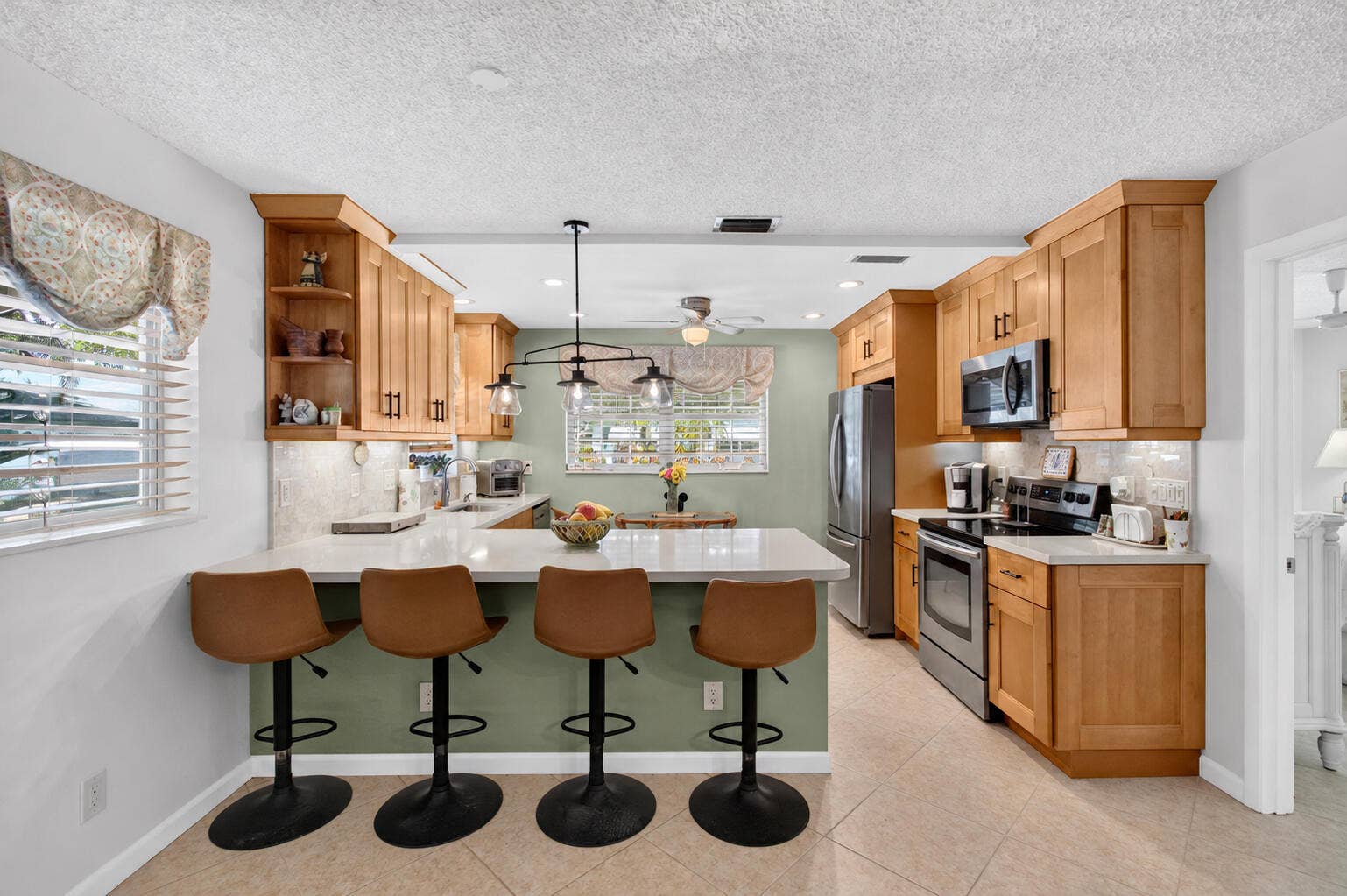 842 Meadowlark Lane, Delray Beach, FL 33445 02_kitchen_and_breakfast_bar_DSC_9129