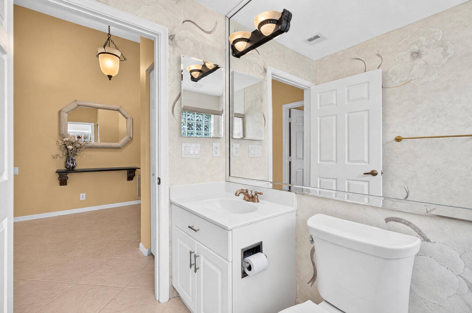 10_Guest_bath_full_vanity