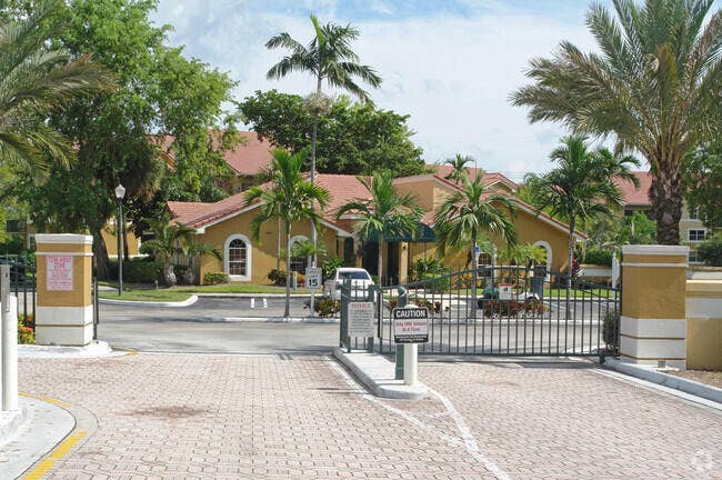9001 WILES Road, #101, Coral Springs, Coral Springs, FL 33067 Foto entrada 2