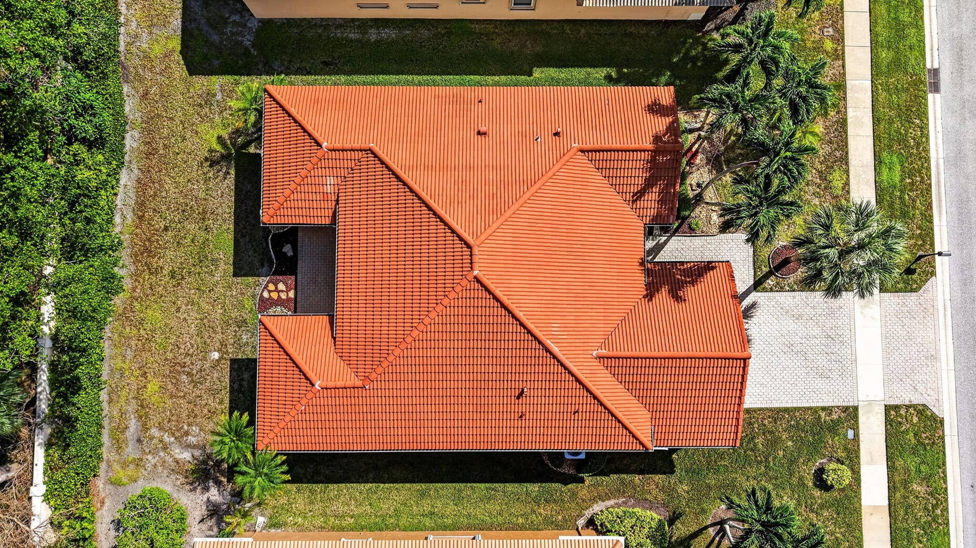 8906 Via Tuscany Drive, Boynton Beach, FL 33472 58-web-or-mls-DJI_20261014111437_0732_D