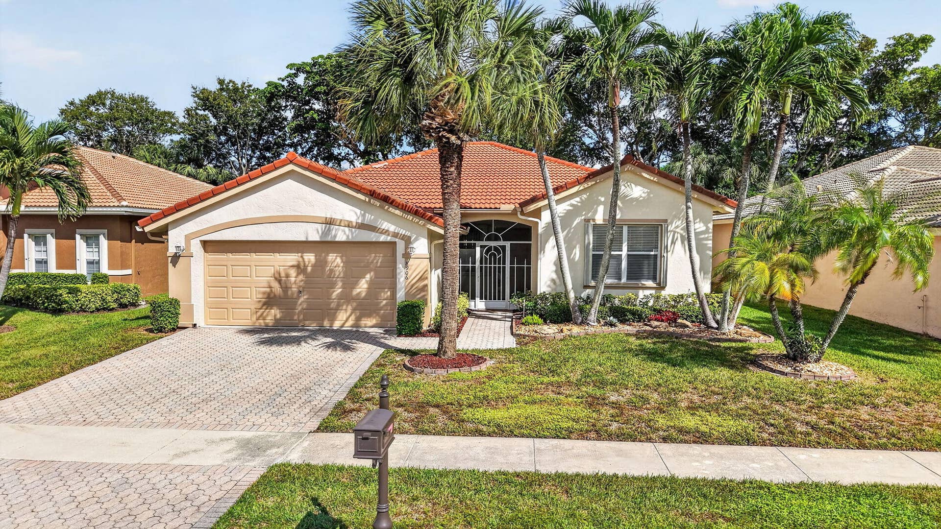 8906 Via Tuscany Drive, Boynton Beach, FL 33472 47-web-or-mls-DJI_20261014111256_0672_D