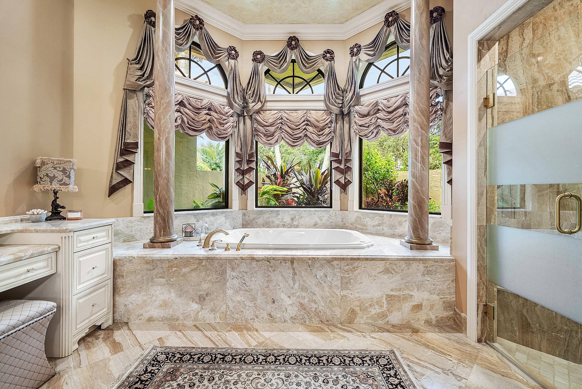 7730 Woodsmuir Drive, West Palm Beach, FL 33412 Formal Soaking Tub