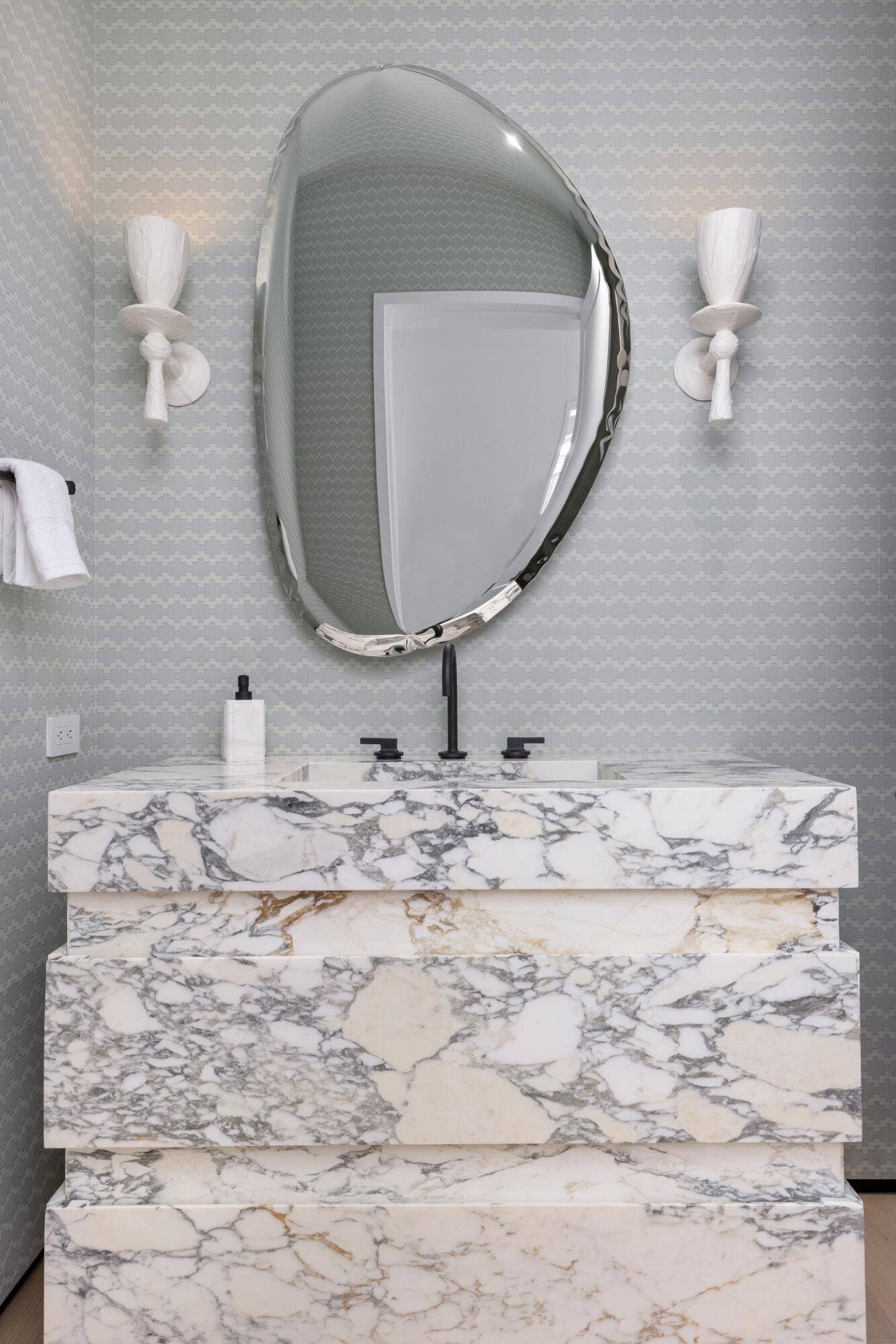 1265 N Lake Way, Palm Beach, FL 33480 57 - Powder Room