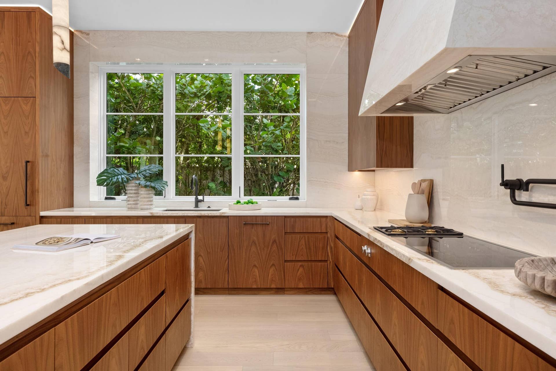 1265 N Lake Way, Palm Beach, FL 33480 29 - Kitchen
