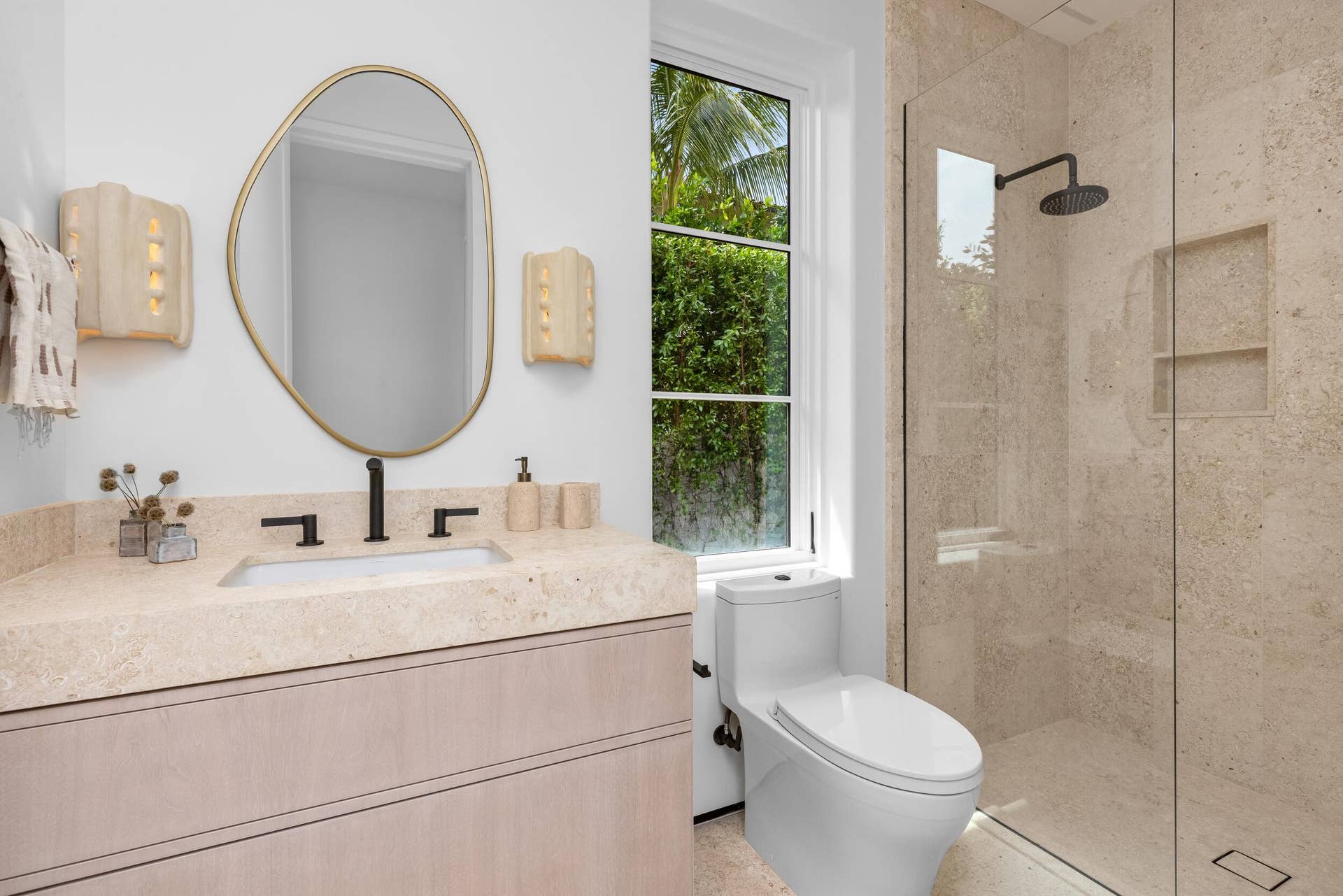 1265 N Lake Way, Palm Beach, FL 33480 51 - Guest Bath 3