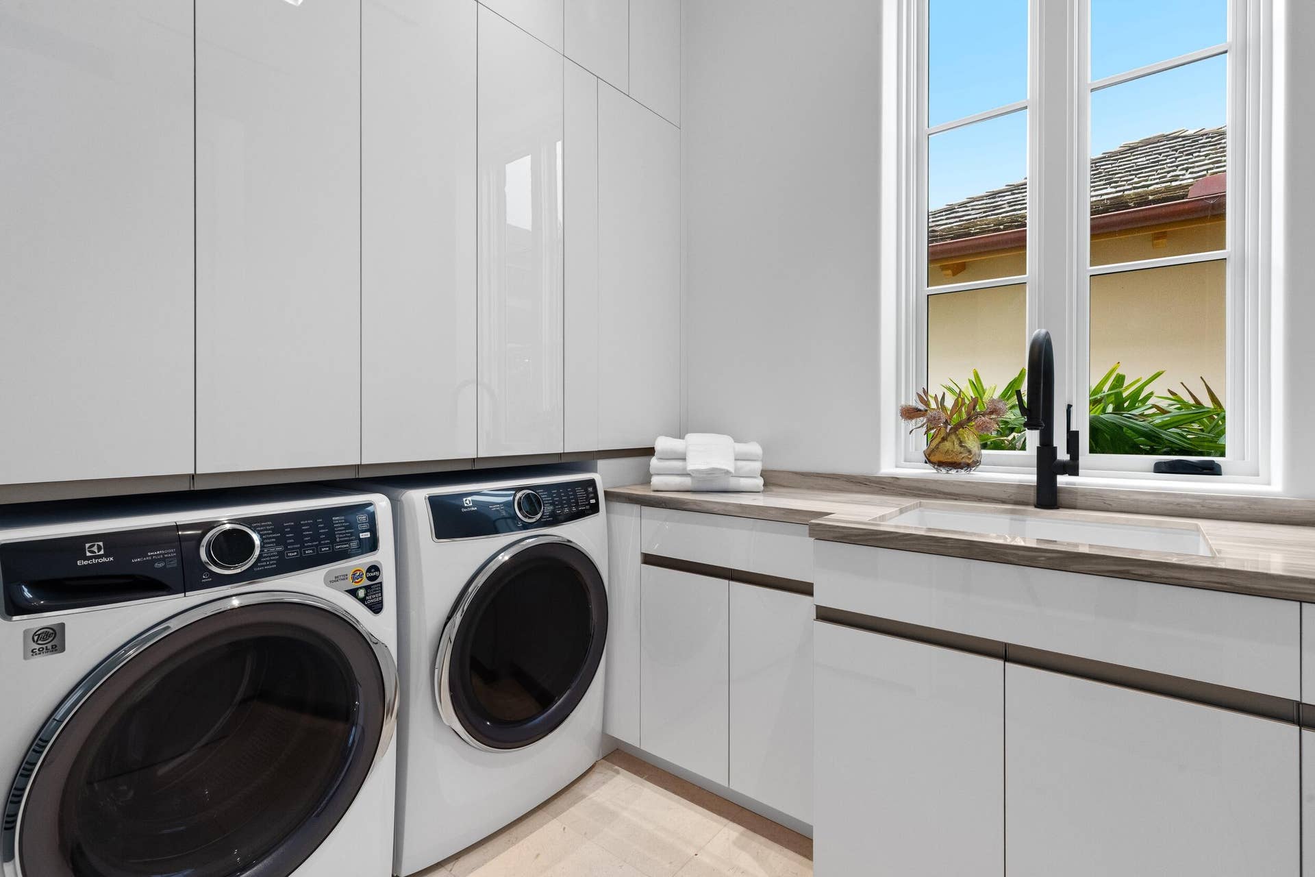 1265 N Lake Way, Palm Beach, FL 33480 59 - Laundry