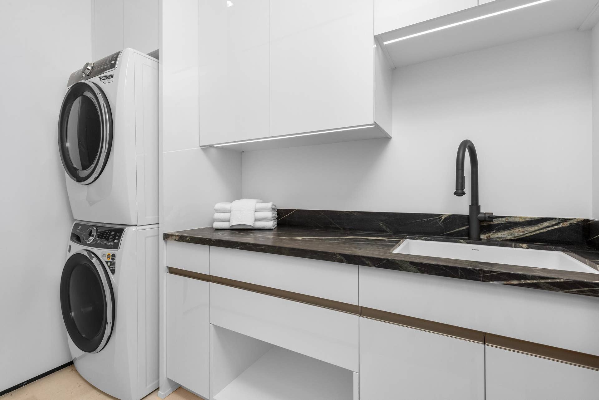 1265 N Lake Way, Palm Beach, FL 33480 58 - Laundry