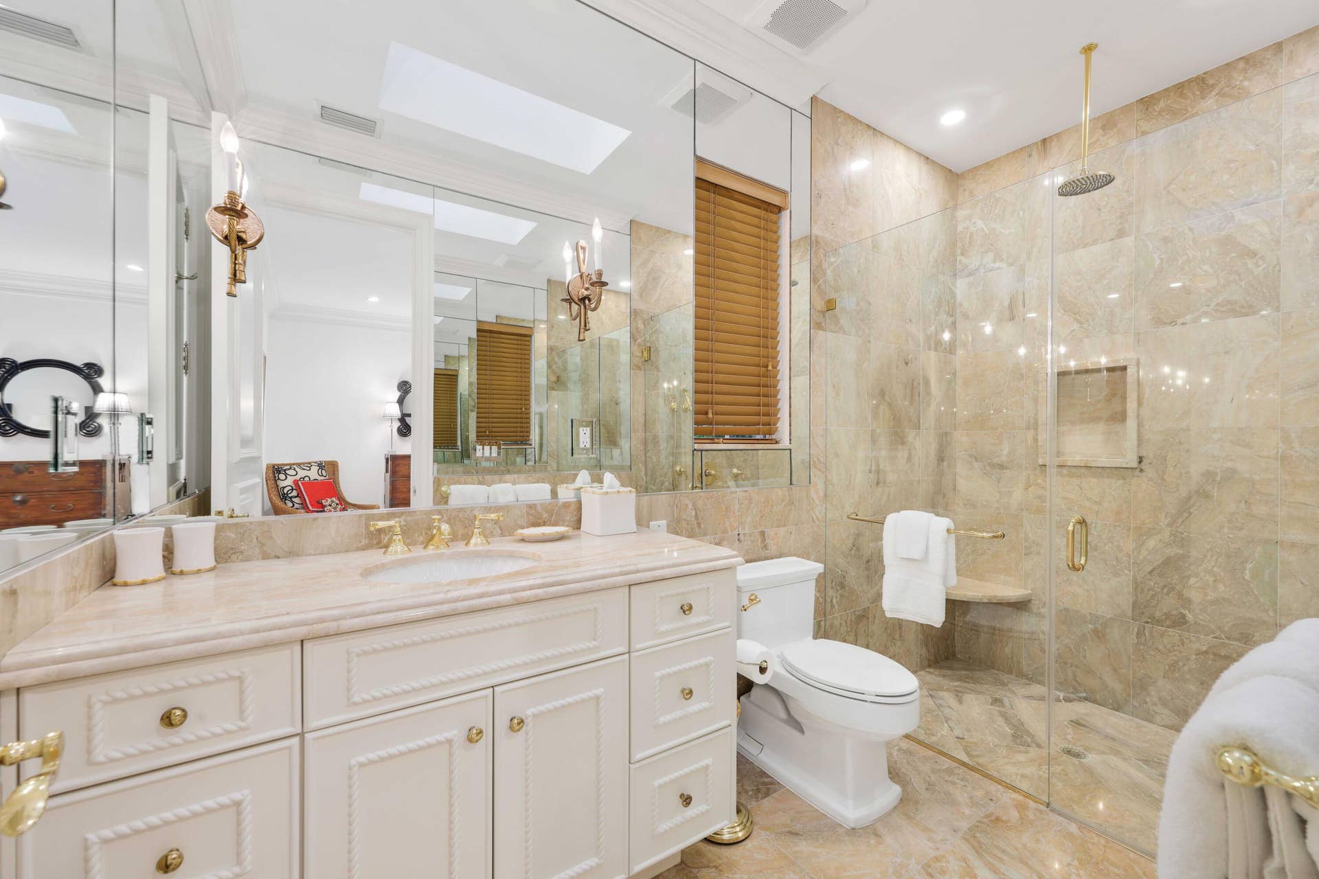 33 - Guest Bathroom 4