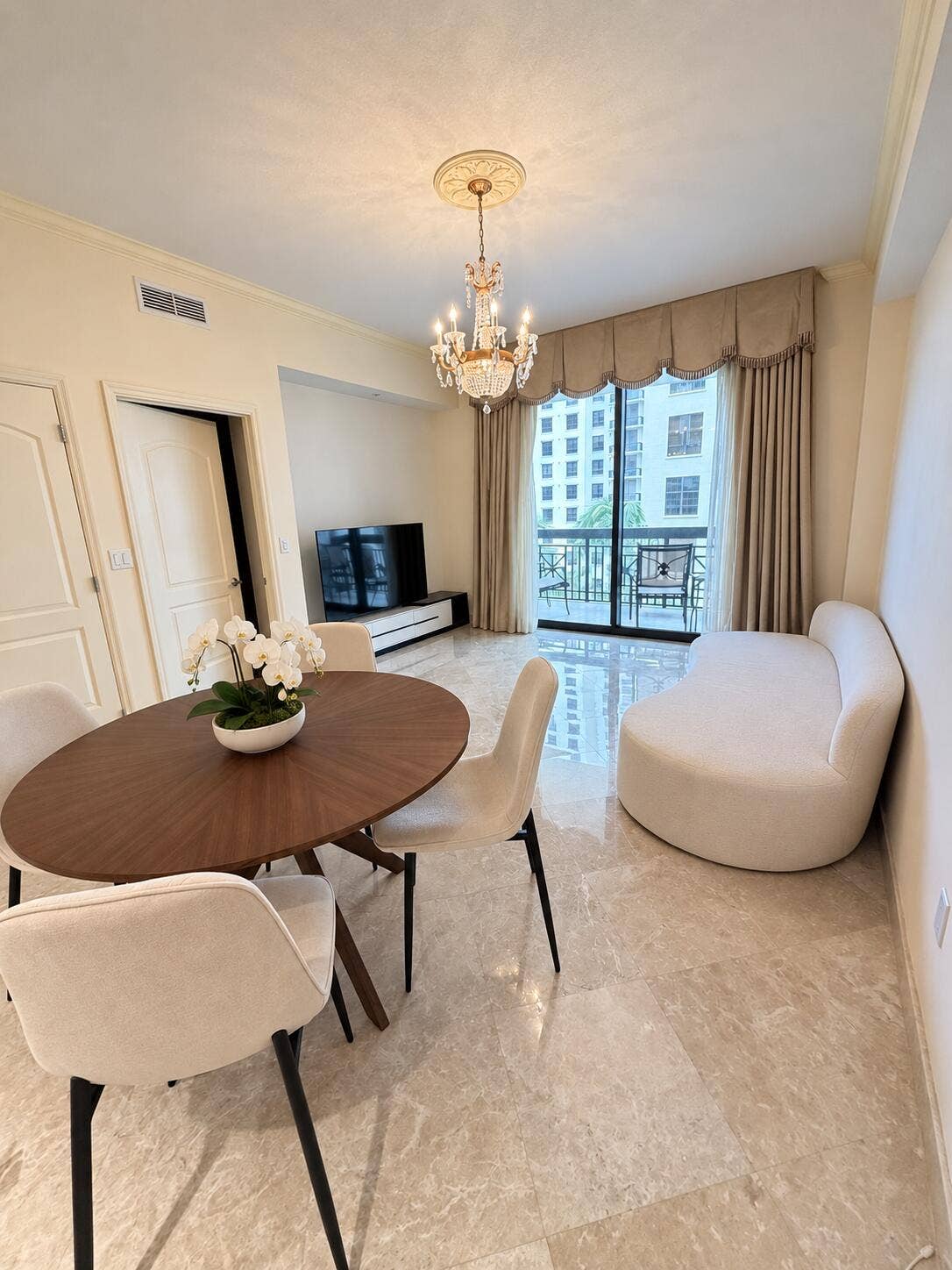 801 S OLIVE Avenue, #1027, West Palm Beach, FL 33401 Living & Dining Area