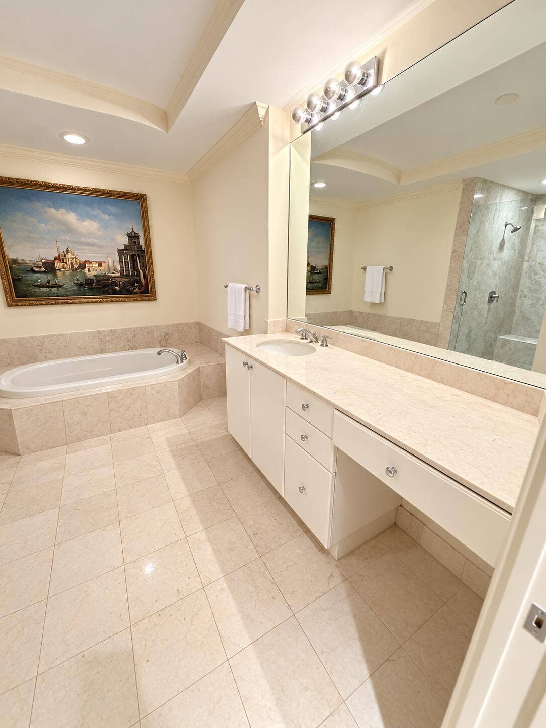 801 S OLIVE Avenue, #1027, West Palm Beach, FL 33401 Expansive Counter Space
