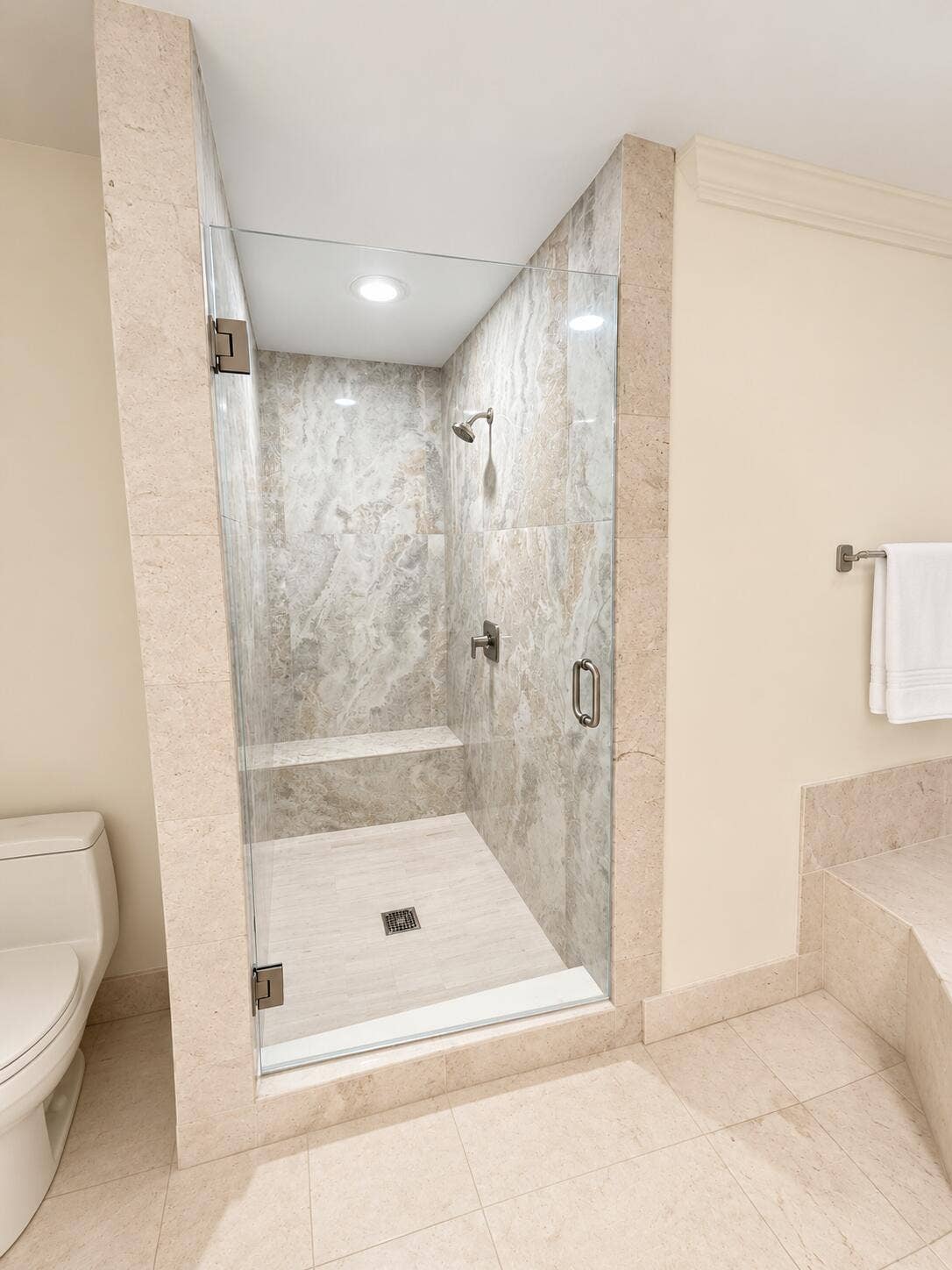 801 S OLIVE Avenue, #1027, West Palm Beach, FL 33401 Updated Shower