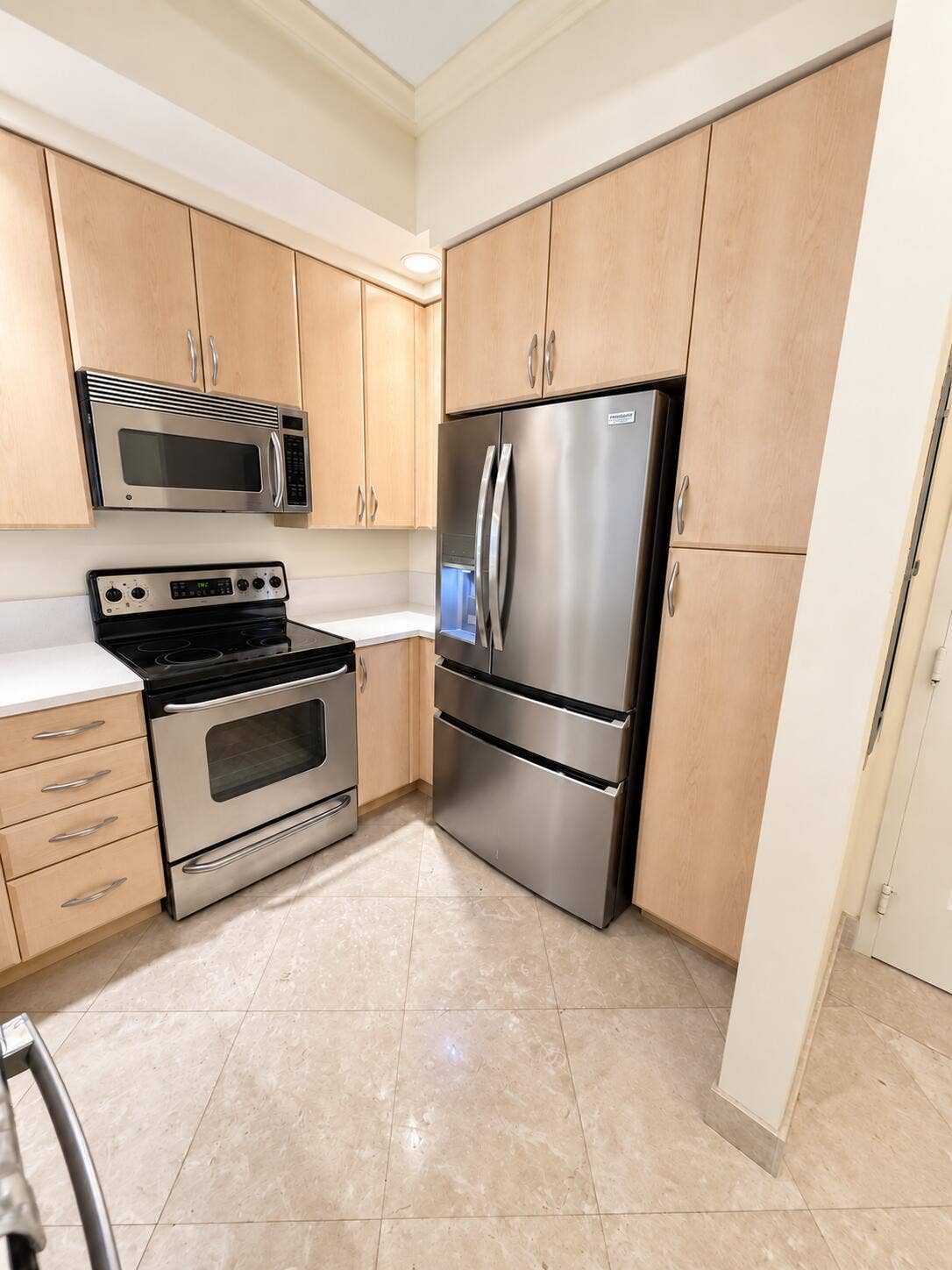 801 S OLIVE Avenue, #1027, West Palm Beach, FL 33401 Kitchen