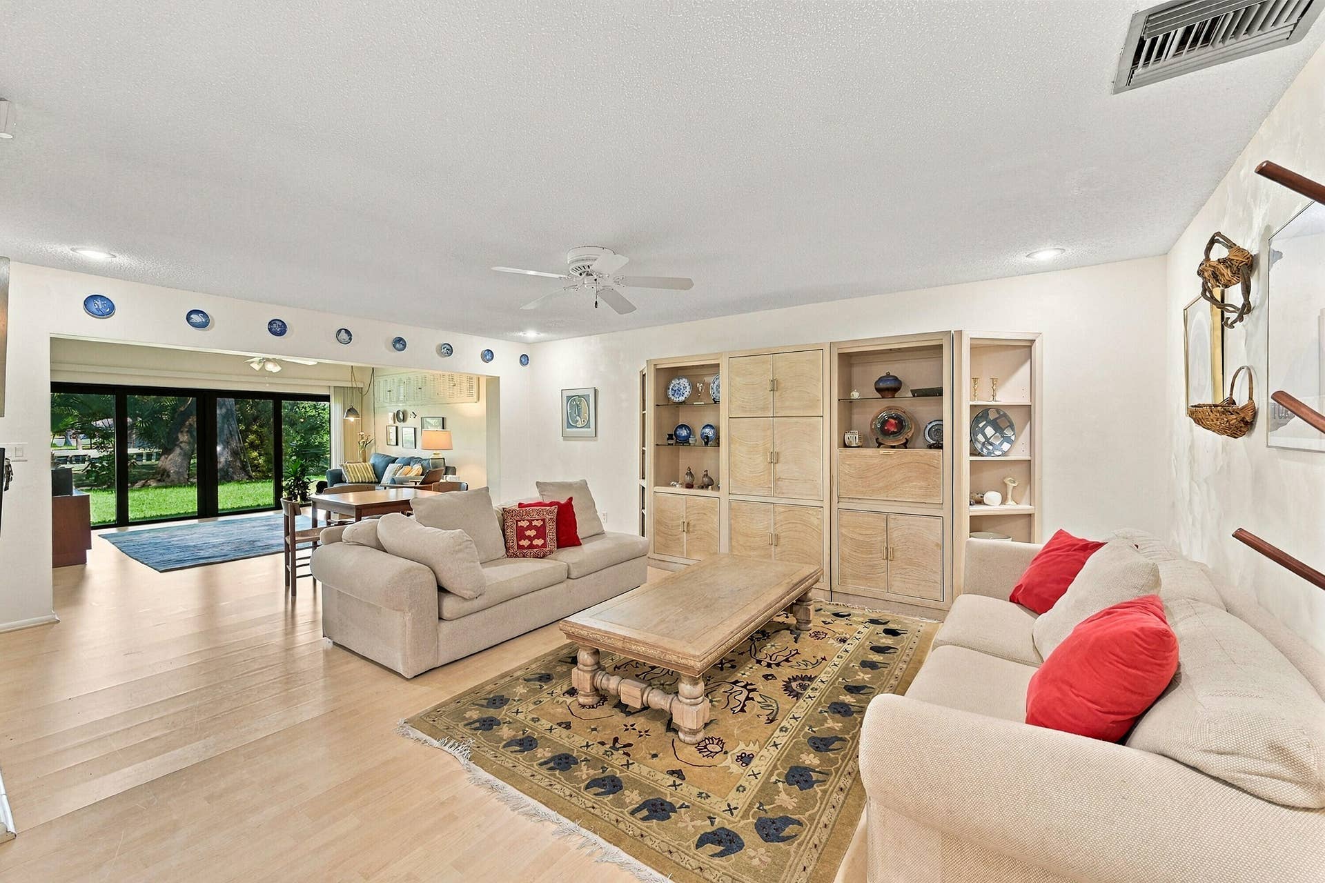 1101 SAINT ANDREWS Road, #4, Hollywood, FL 33021 Main living area