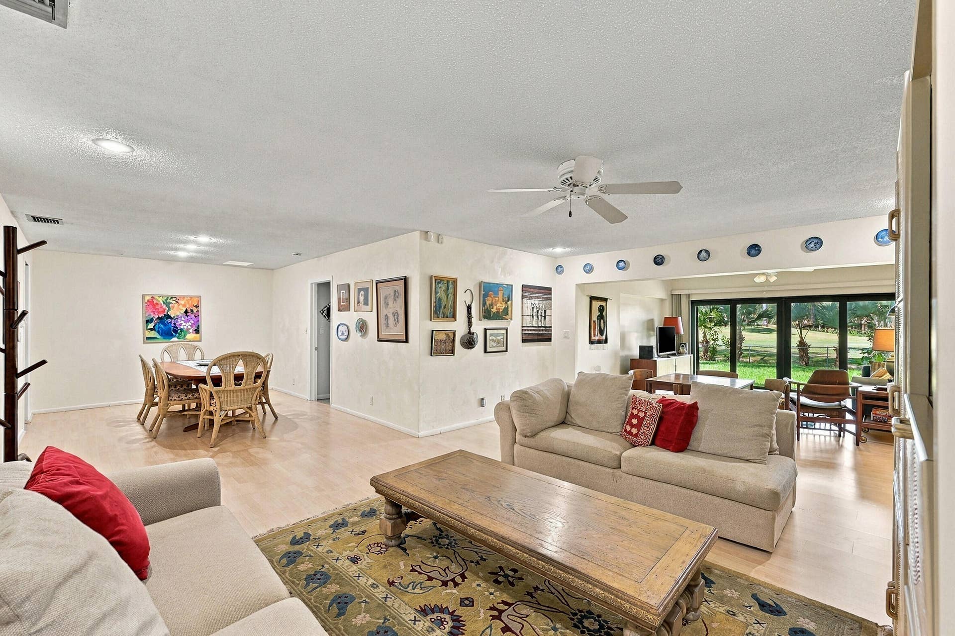 1101 SAINT ANDREWS Road, #4, Hollywood, FL 33021 Main living area