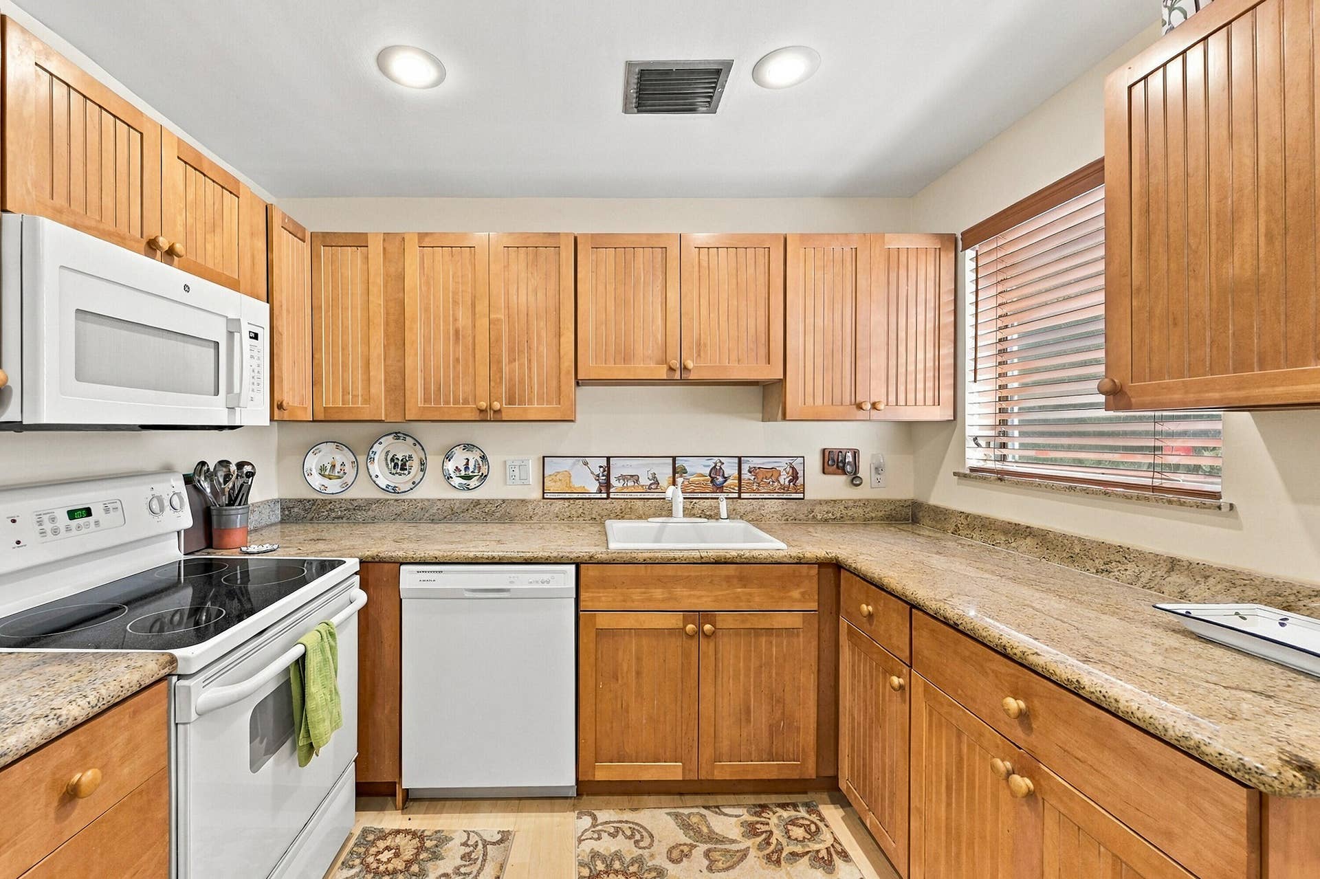 1101 SAINT ANDREWS Road, #4, Hollywood, FL 33021 Kitchen