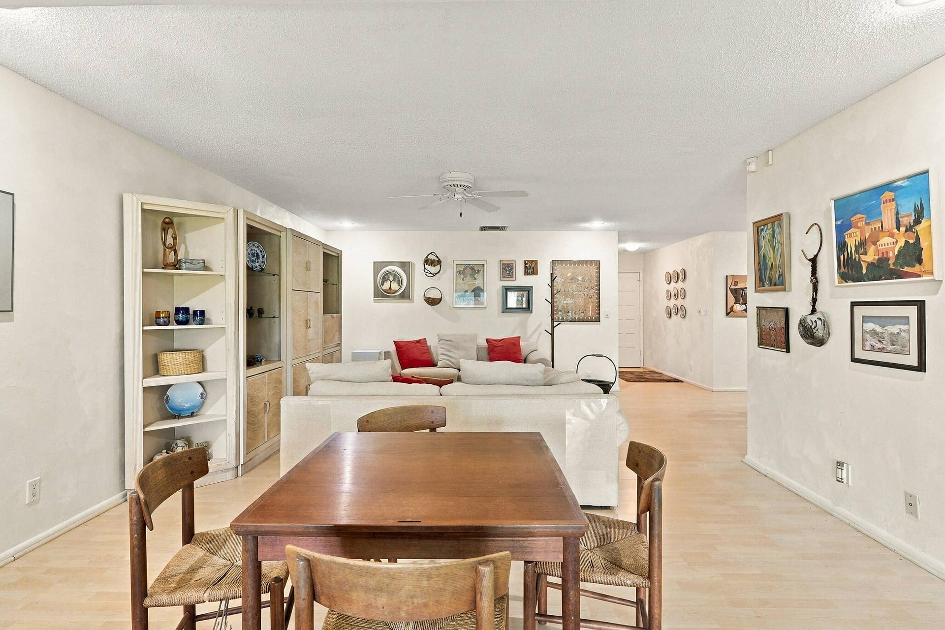 1101 SAINT ANDREWS Road, #4, Hollywood, FL 33021 Main living area