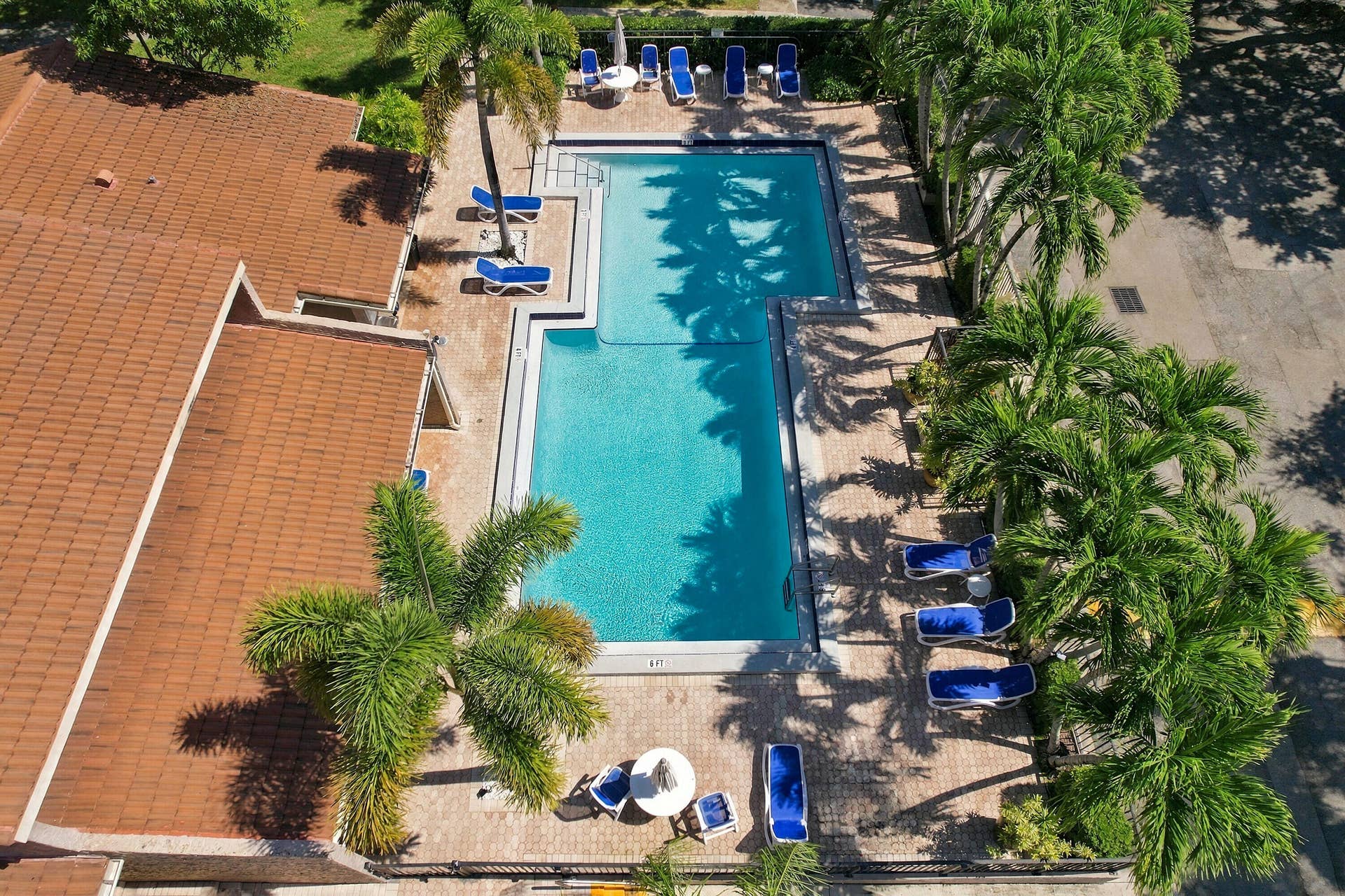 1101 SAINT ANDREWS Road, #4, Hollywood, FL 33021 Pool area
