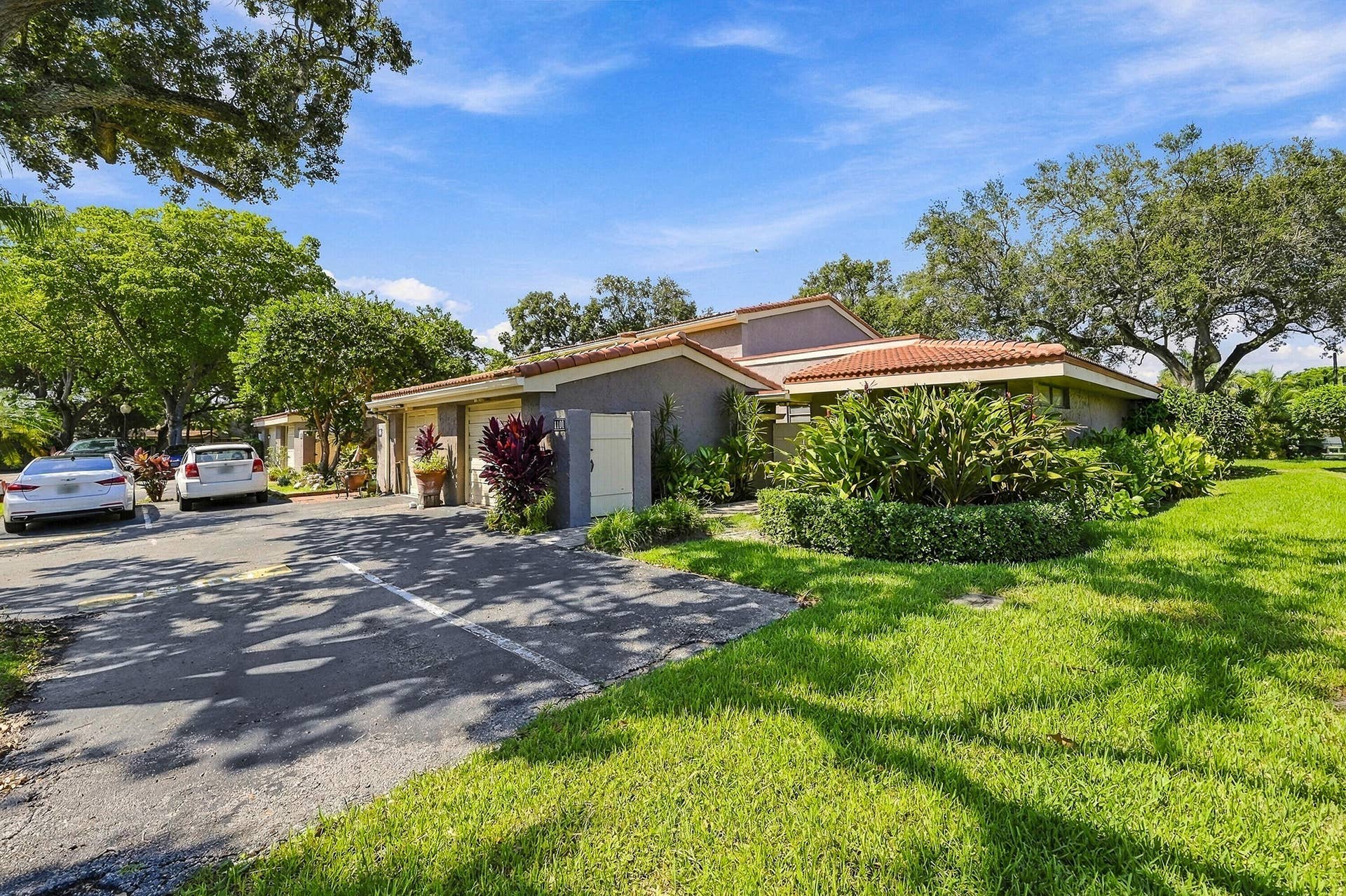 1101 SAINT ANDREWS Road, #4, Hollywood, FL 33021 Front of the property
