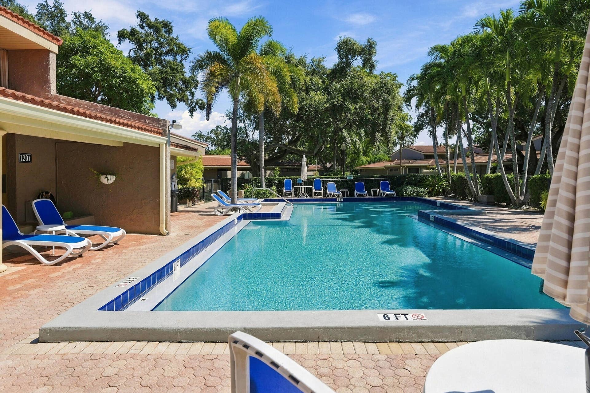 1101 SAINT ANDREWS Road, #4, Hollywood, FL 33021 Pool area