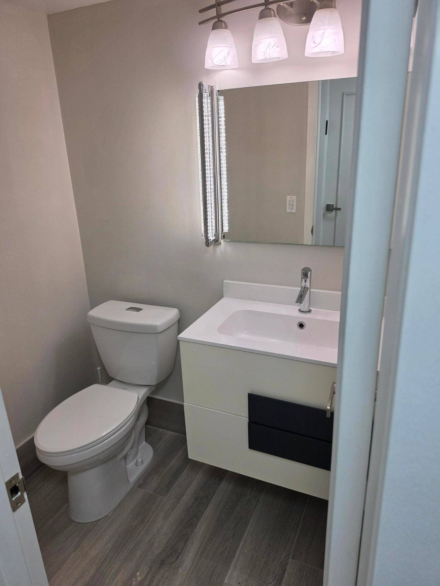235 Dorset Drive, #235, Boca Raton, FL 33434 235 DORSET F - GUEST BATHROOM