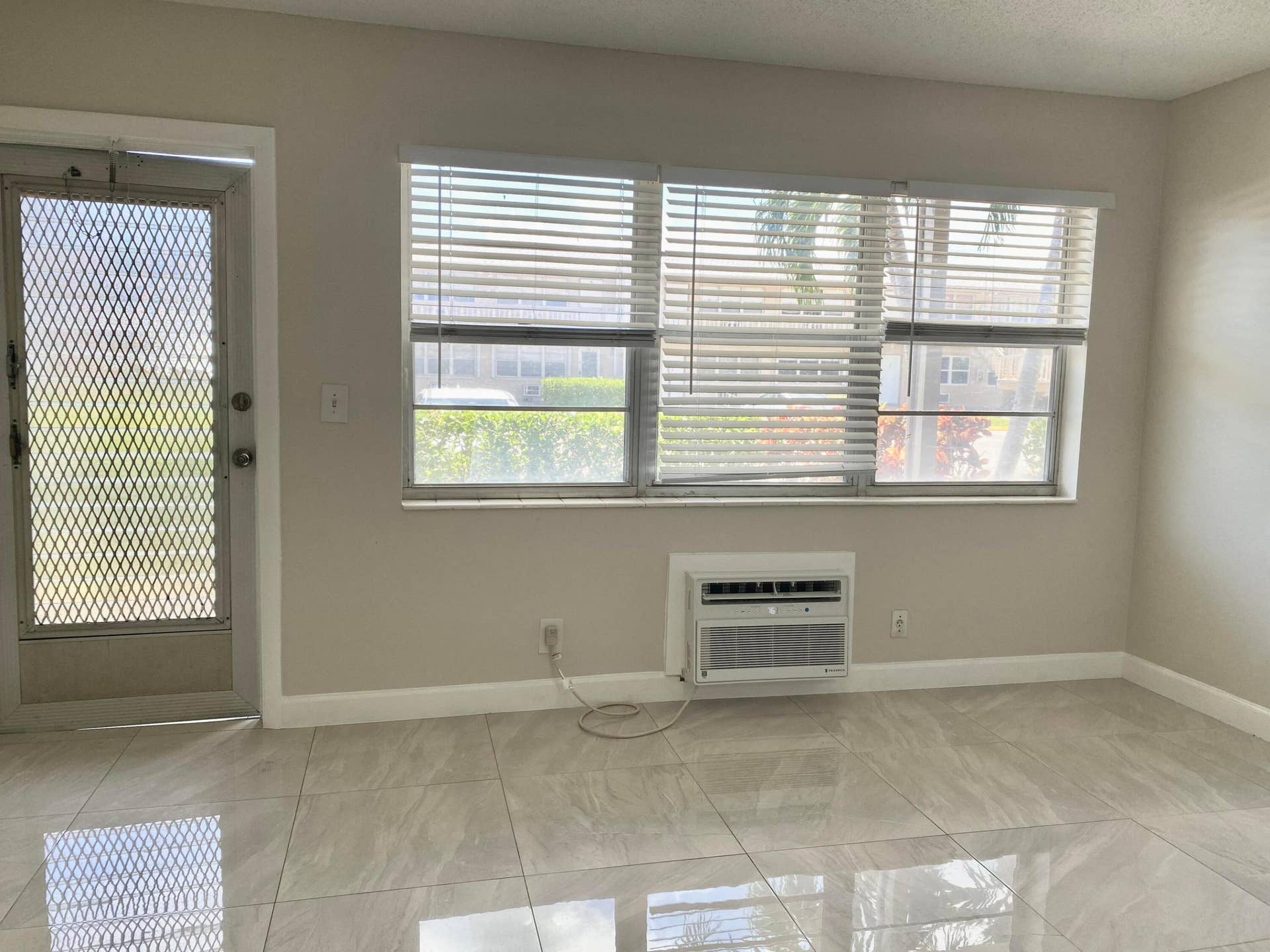 7 KINGSWOOD A, West Palm Beach, FL 33417 first floor unit
