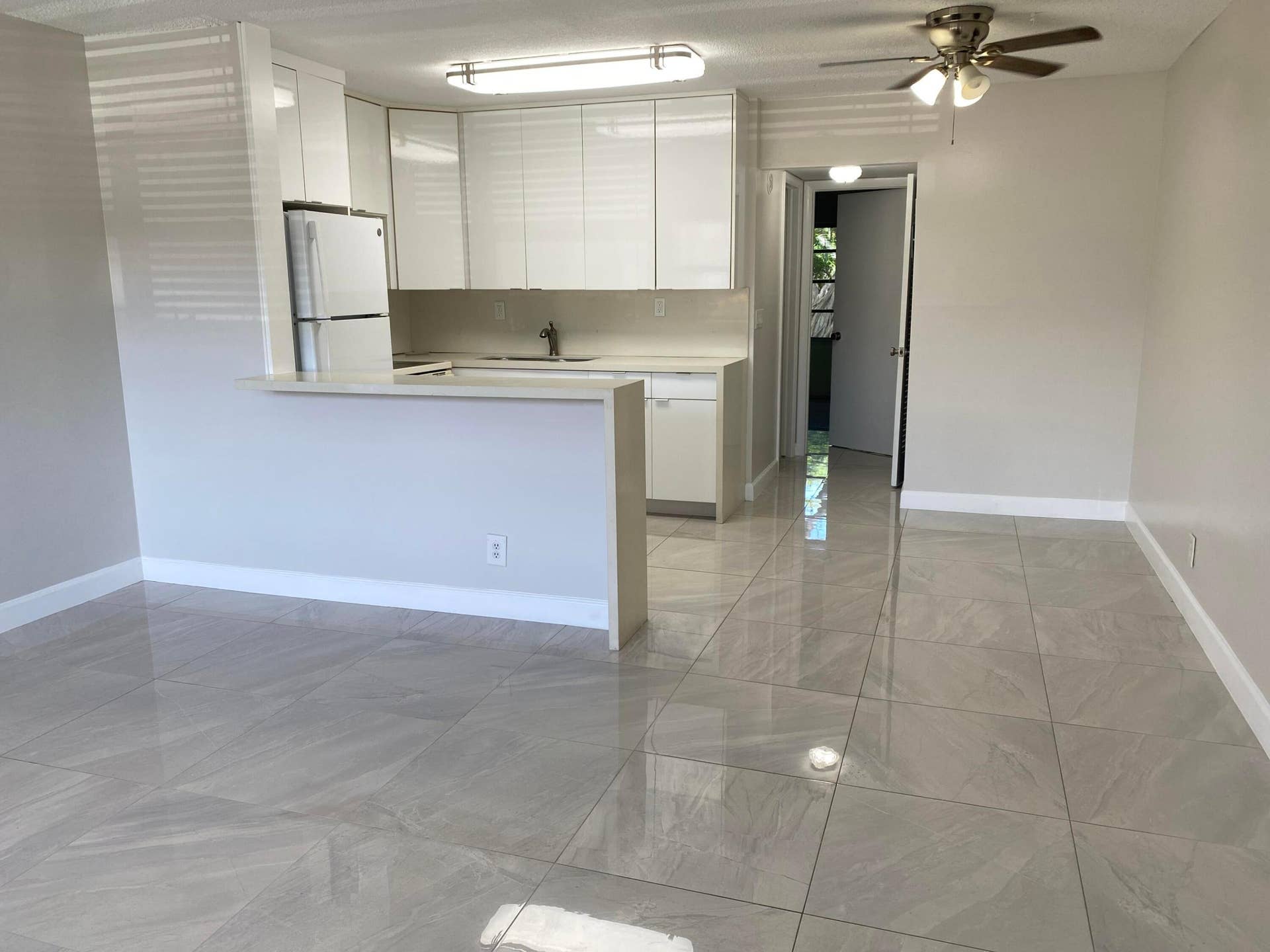 7 KINGSWOOD A, West Palm Beach, FL 33417 ceramic tiles