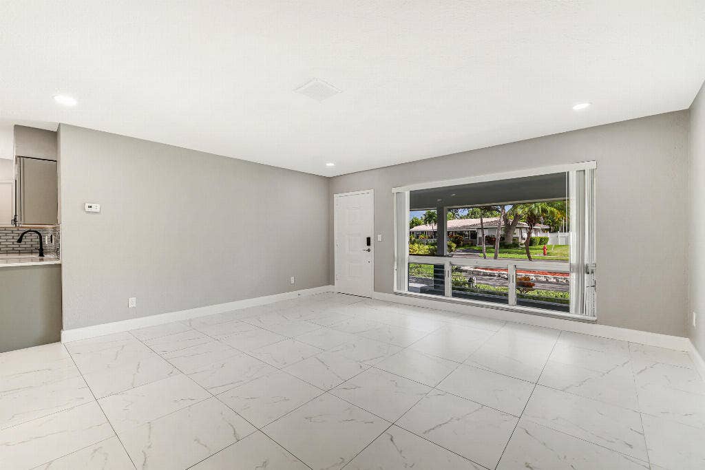 461 SE 3RD Avenue, Pompano Beach, FL 33060 42666_09_image-197564_10.14.2026