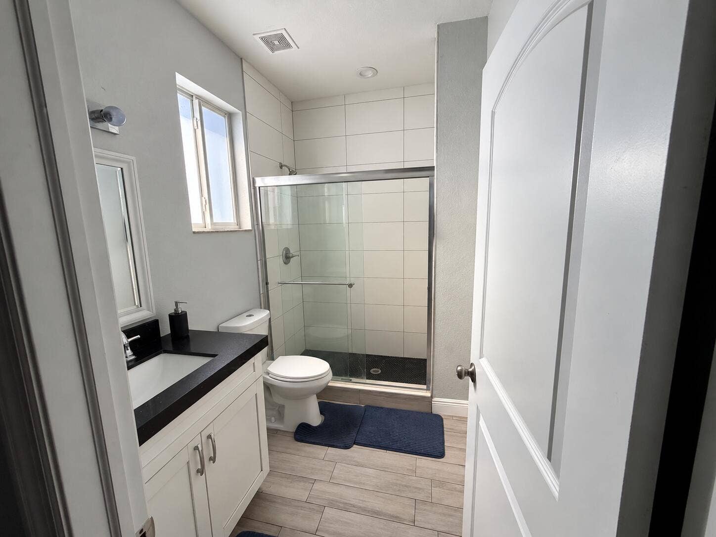 1720 NW 8TH Place, Fort Lauderdale, FL 33311 Master Bedroom Bathroom