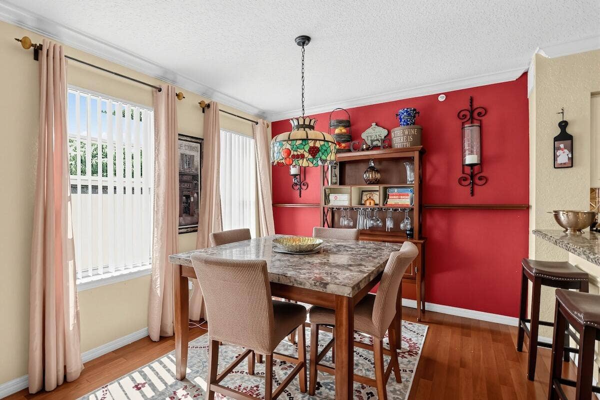 26_6918_W_Sample_Rd-Dining_room-7710