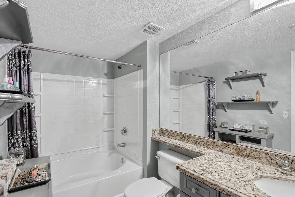 34_6918_W_Sample_Rd-Bathroom-7738