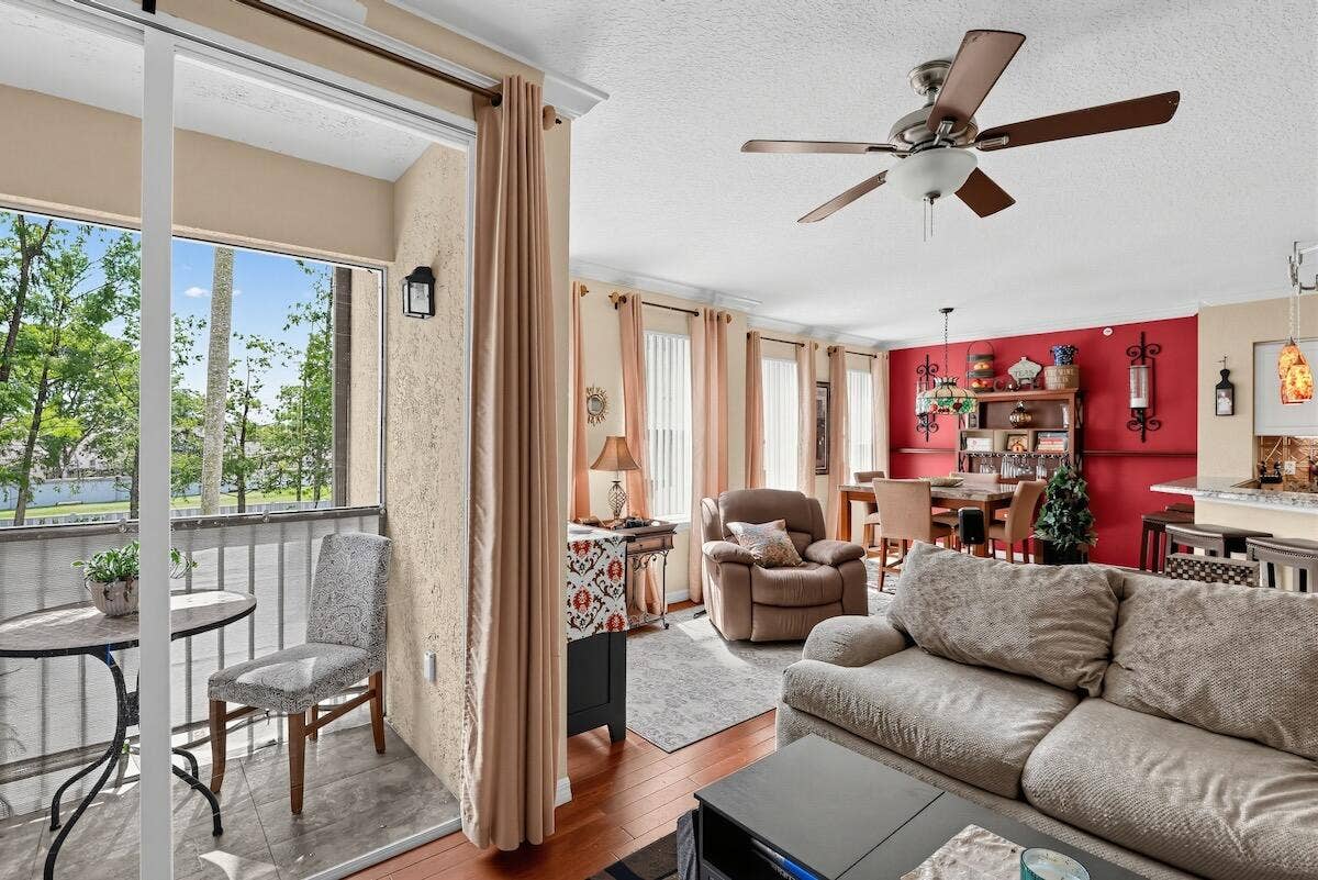 14_6918_W_Sample_Rd-Living_room-7724