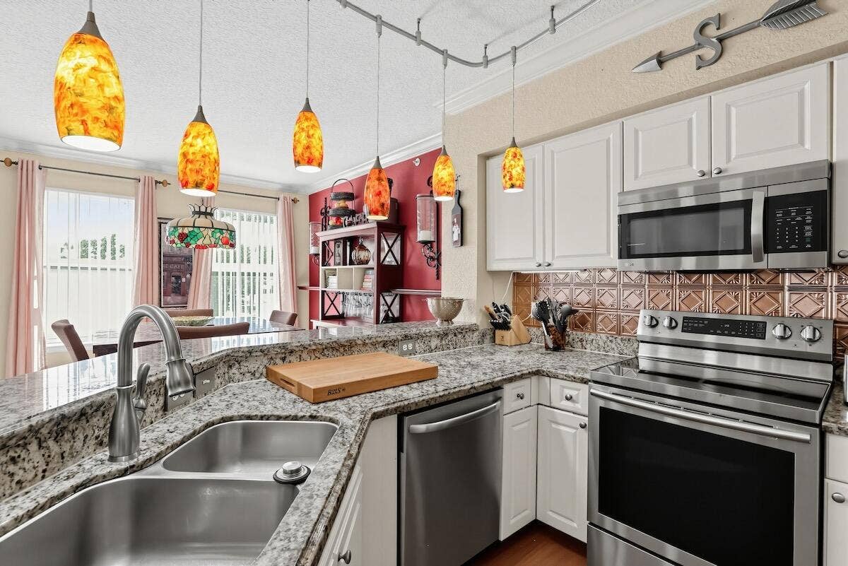 22_6918_W_Sample_Rd-Kitchen-7714